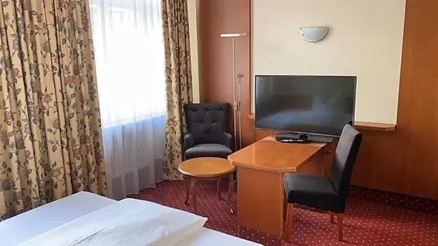 Economy Single Room in Hotel Bayerischer Hof Economy Single Room in Hotel Bayerischer Hof