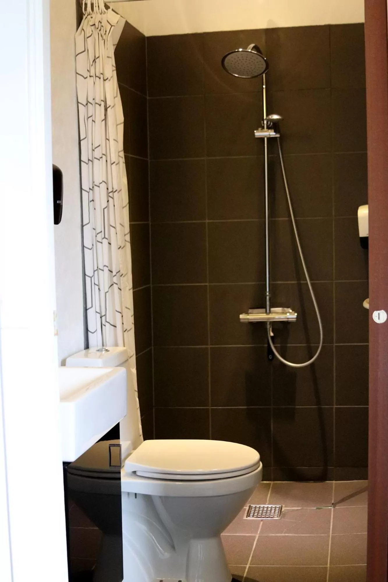 Shower, Bathroom in Kanns Hotel