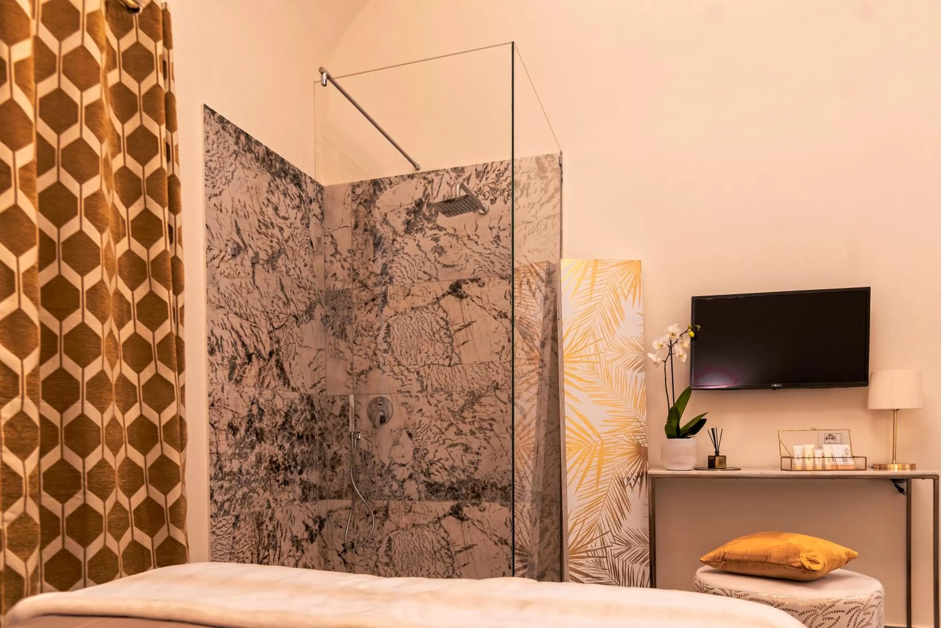 Shower, Bathroom in Terra Mia Suite