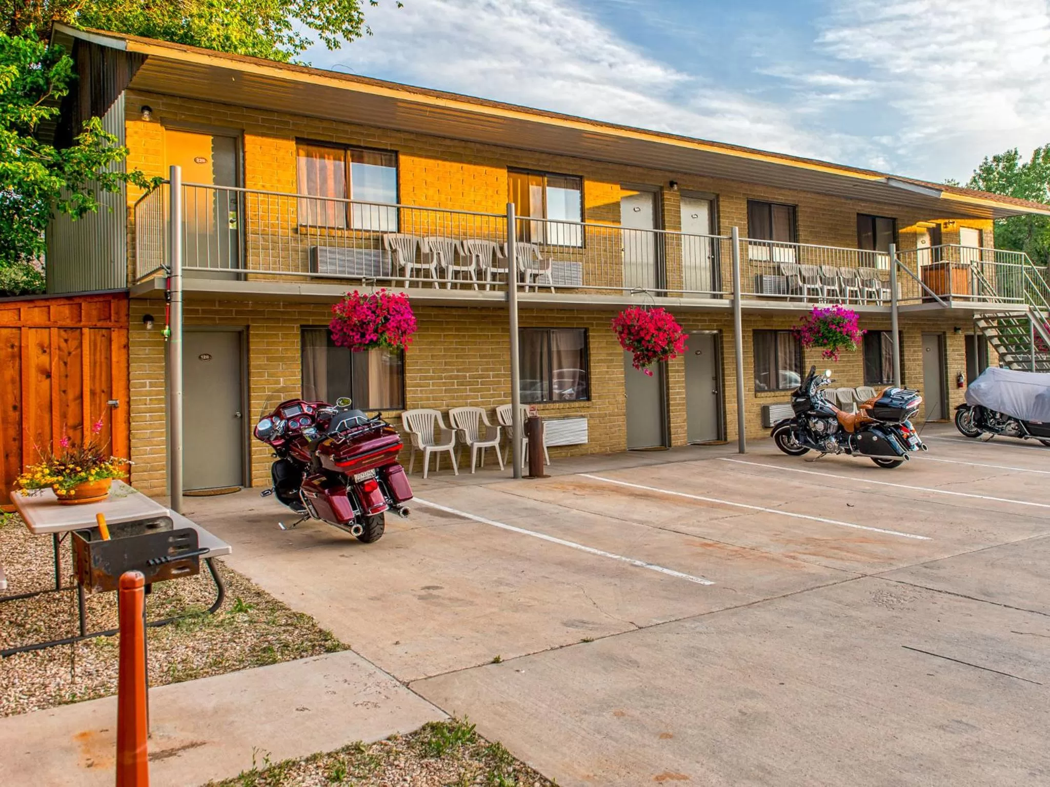 Facade/entrance in Rustic Inn