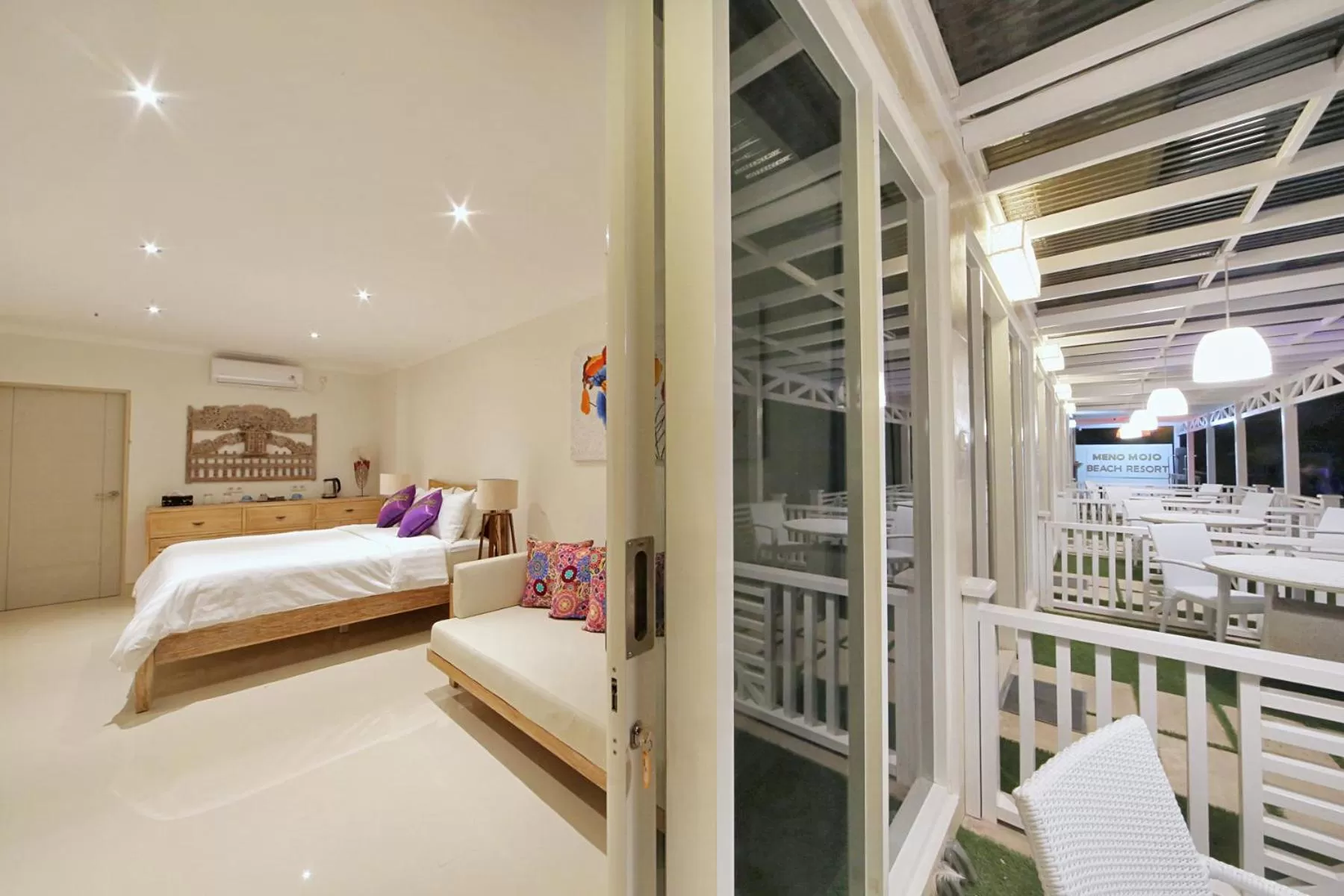 Balcony/Terrace, Bed in Gili Meno Mojo Beach Resort