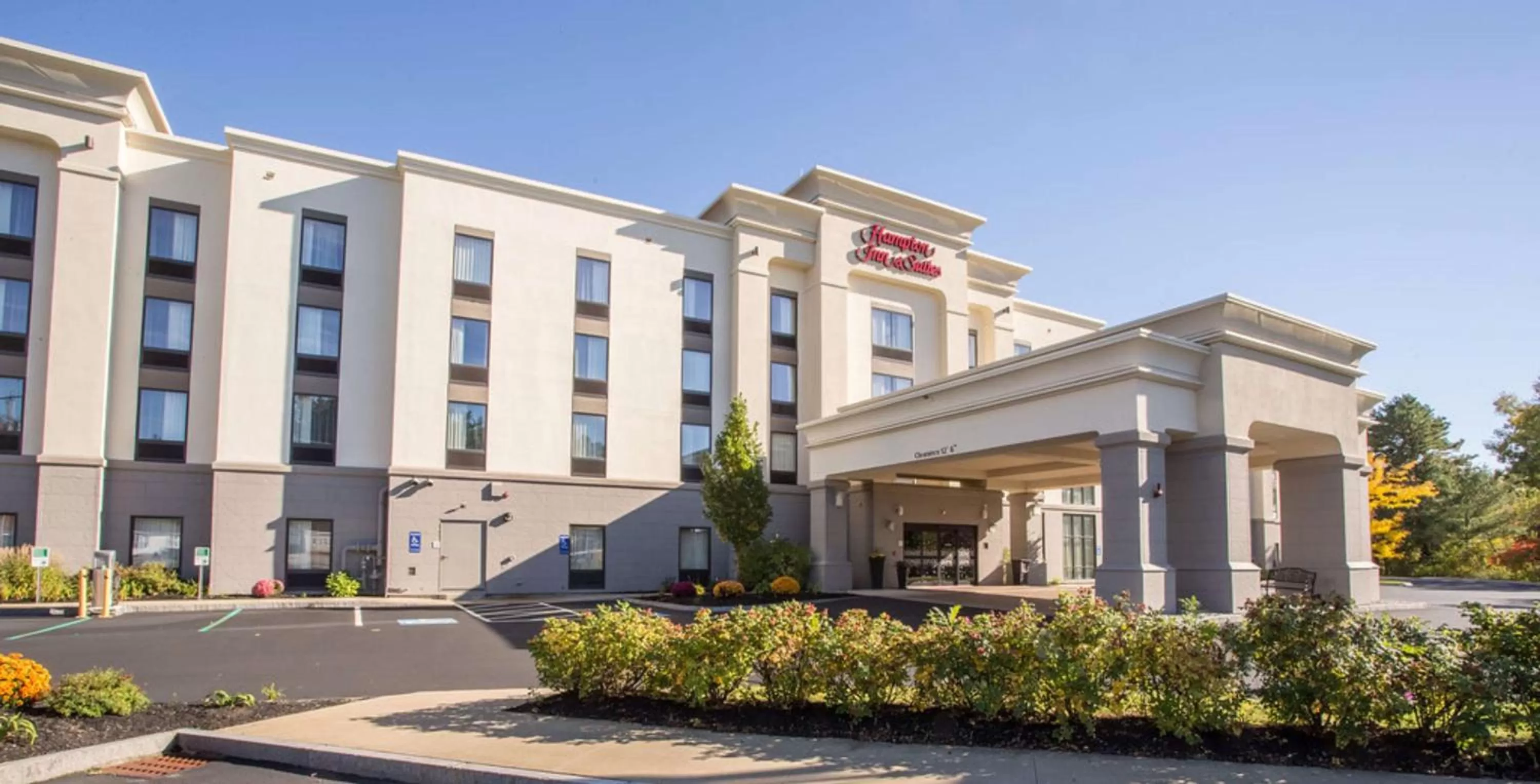 Property building in Hampton Inn & Suites Tilton