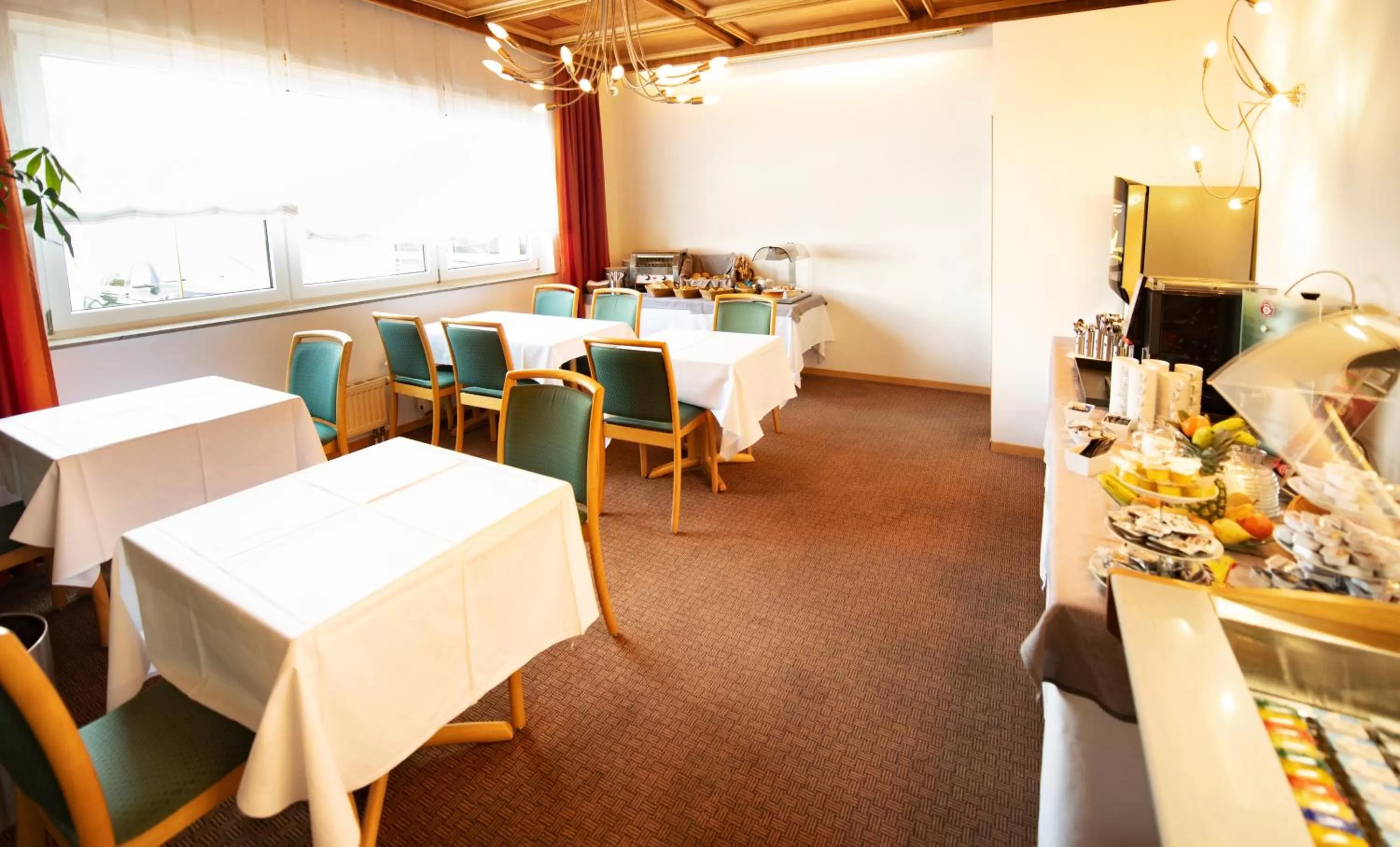 Breakfast, Restaurant/Places to Eat in Stadthotel Giengen