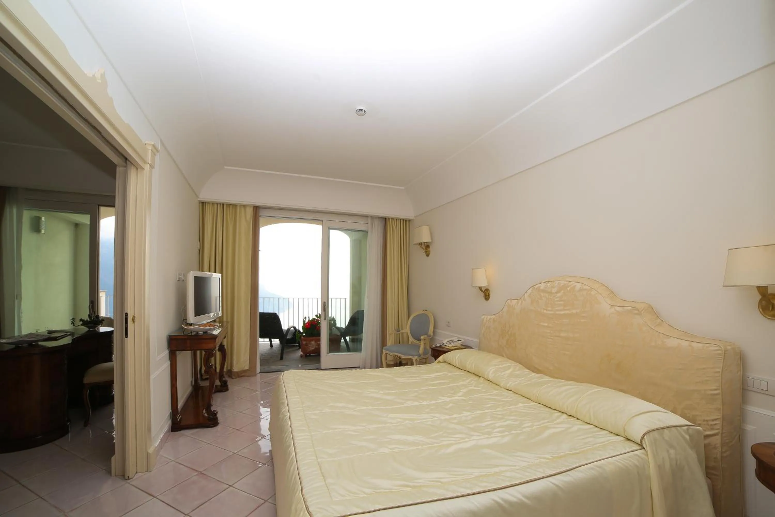Photo of the whole room, Bed in Hotel Villa Fraulo