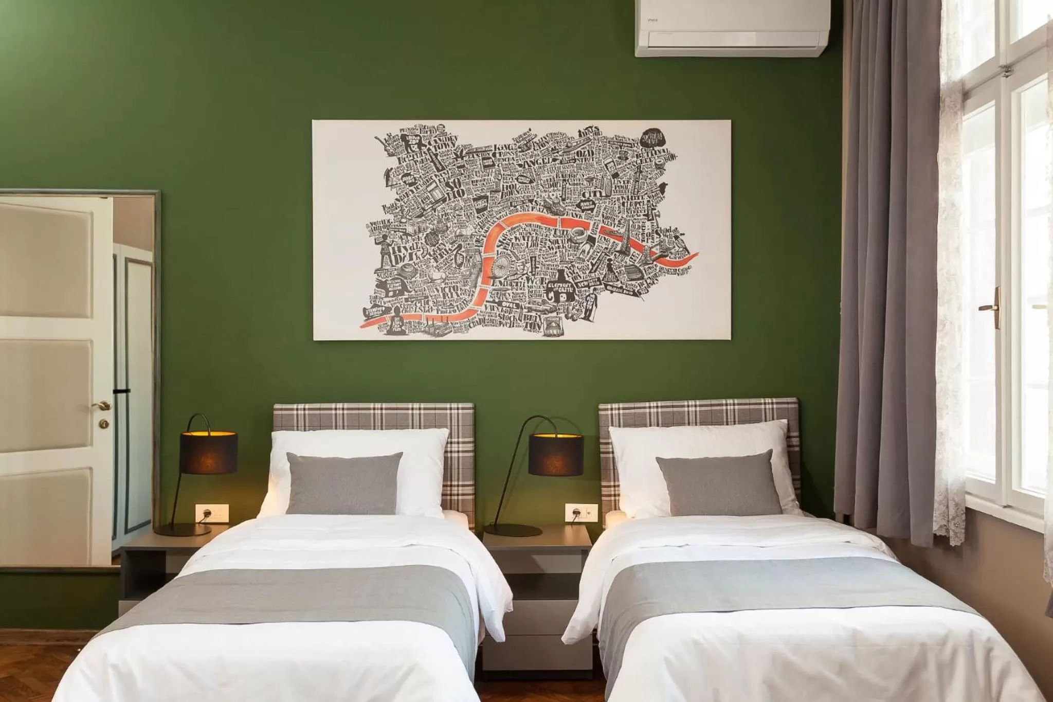 Bed in Hotel London B&B