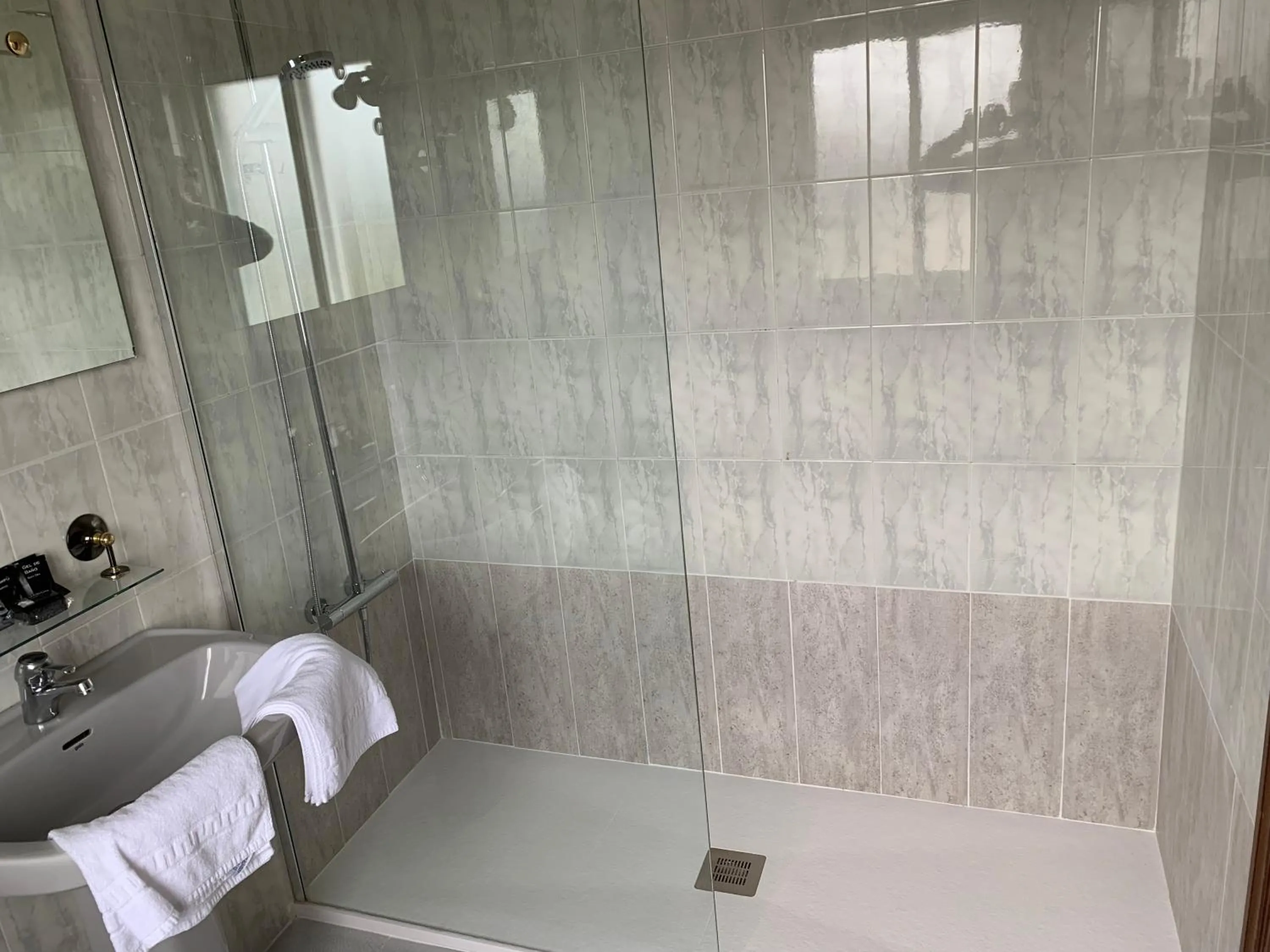 Bathroom in Hotel Los Olmos