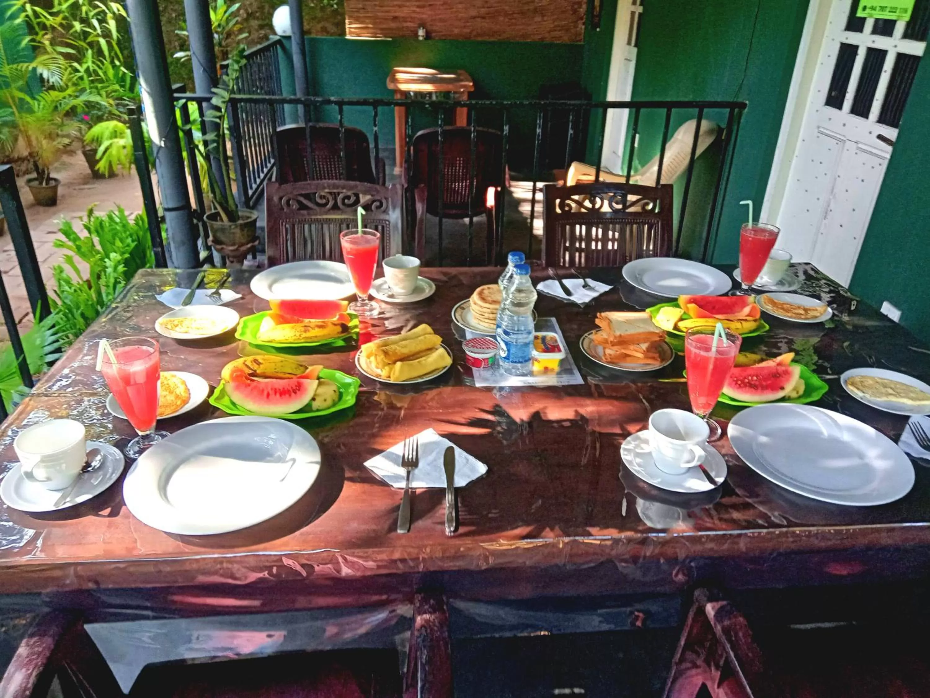 Breakfast in Green Lantern Inn