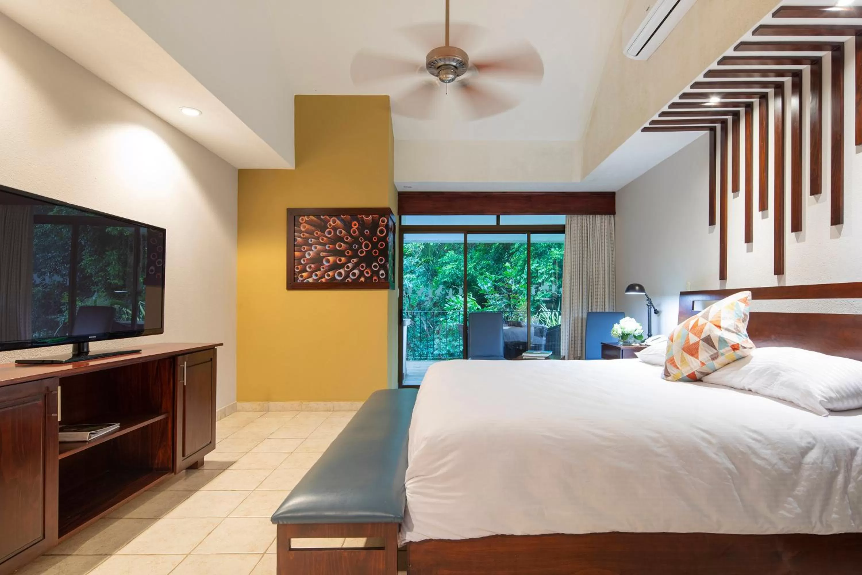 Bed in Pumilio Mountain & Ocean Hotel