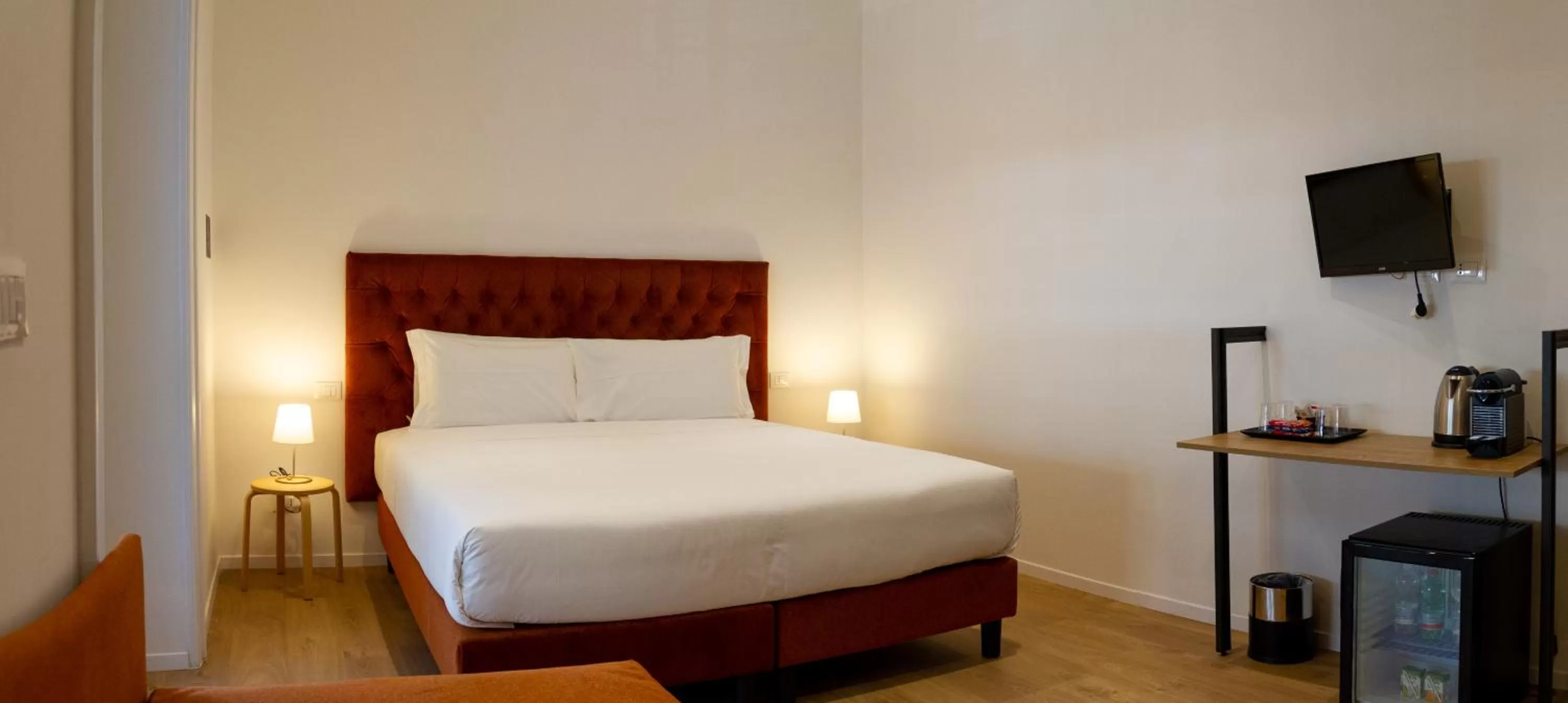 Photo of the whole room, Bed in Michelangelo Vatican Rooms