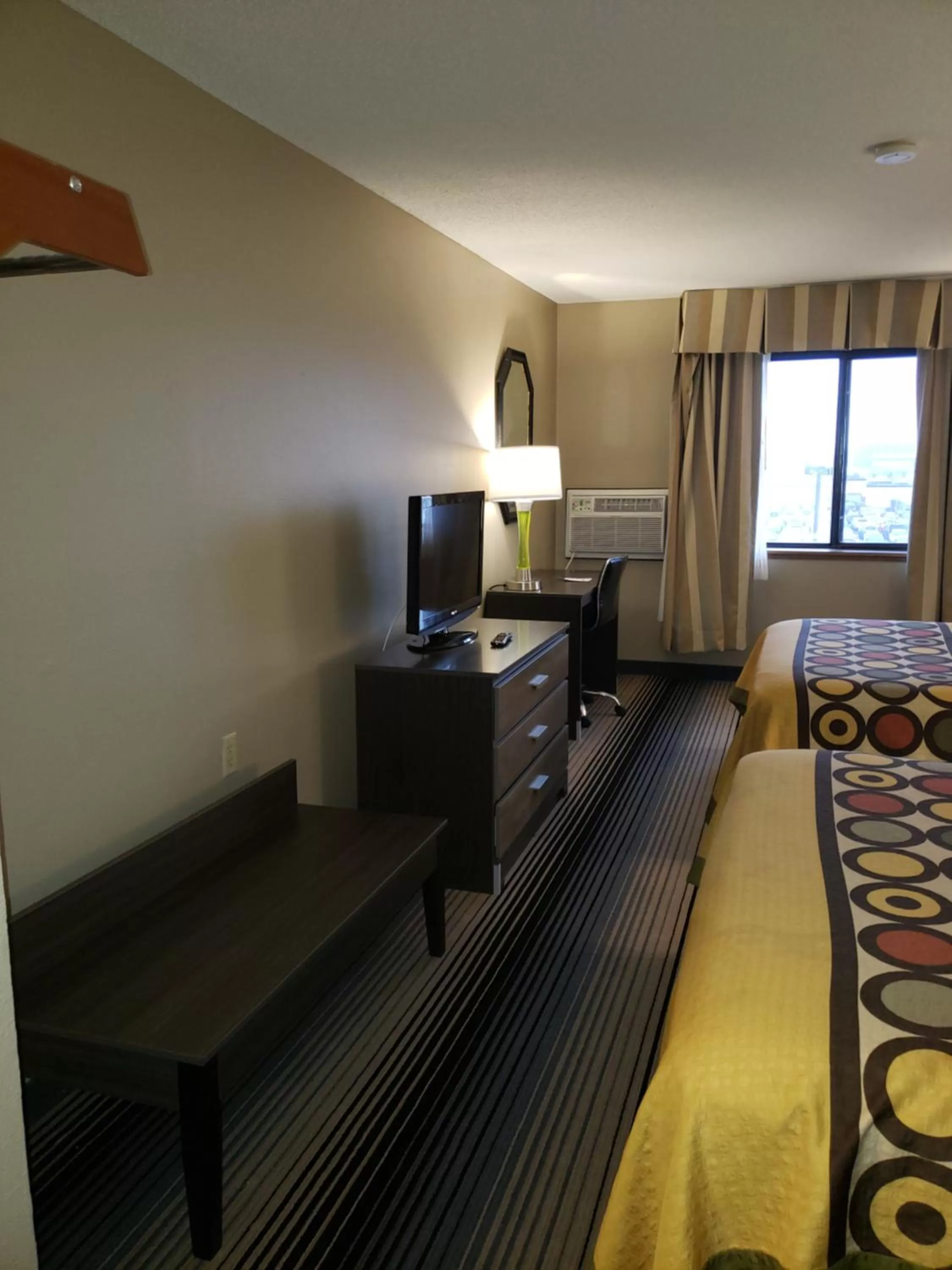 Photo of the whole room, Bed in Super 8 by Wyndham Milwaukee Airport