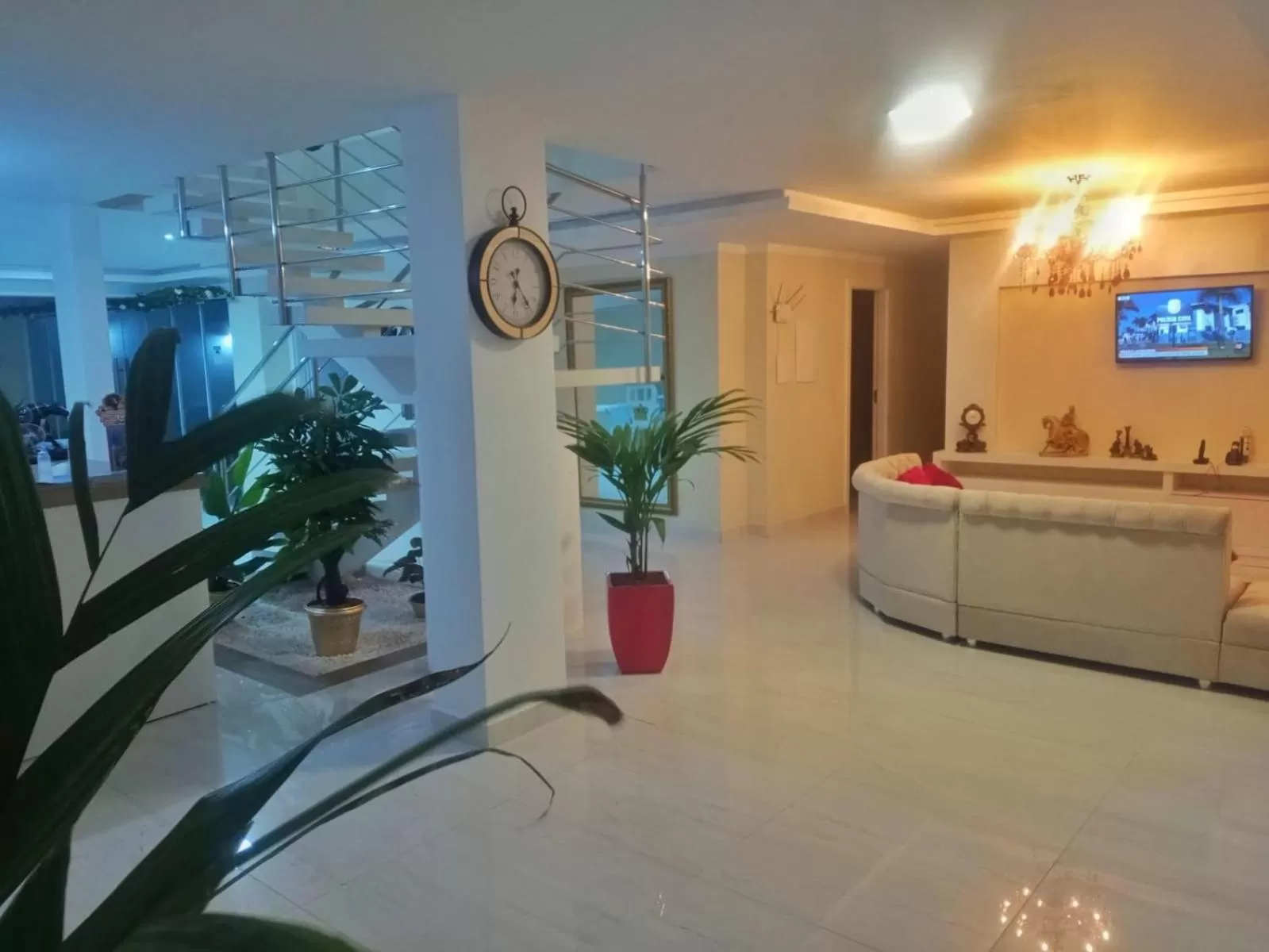 Communal lounge/ TV room in Pousada Cavalero