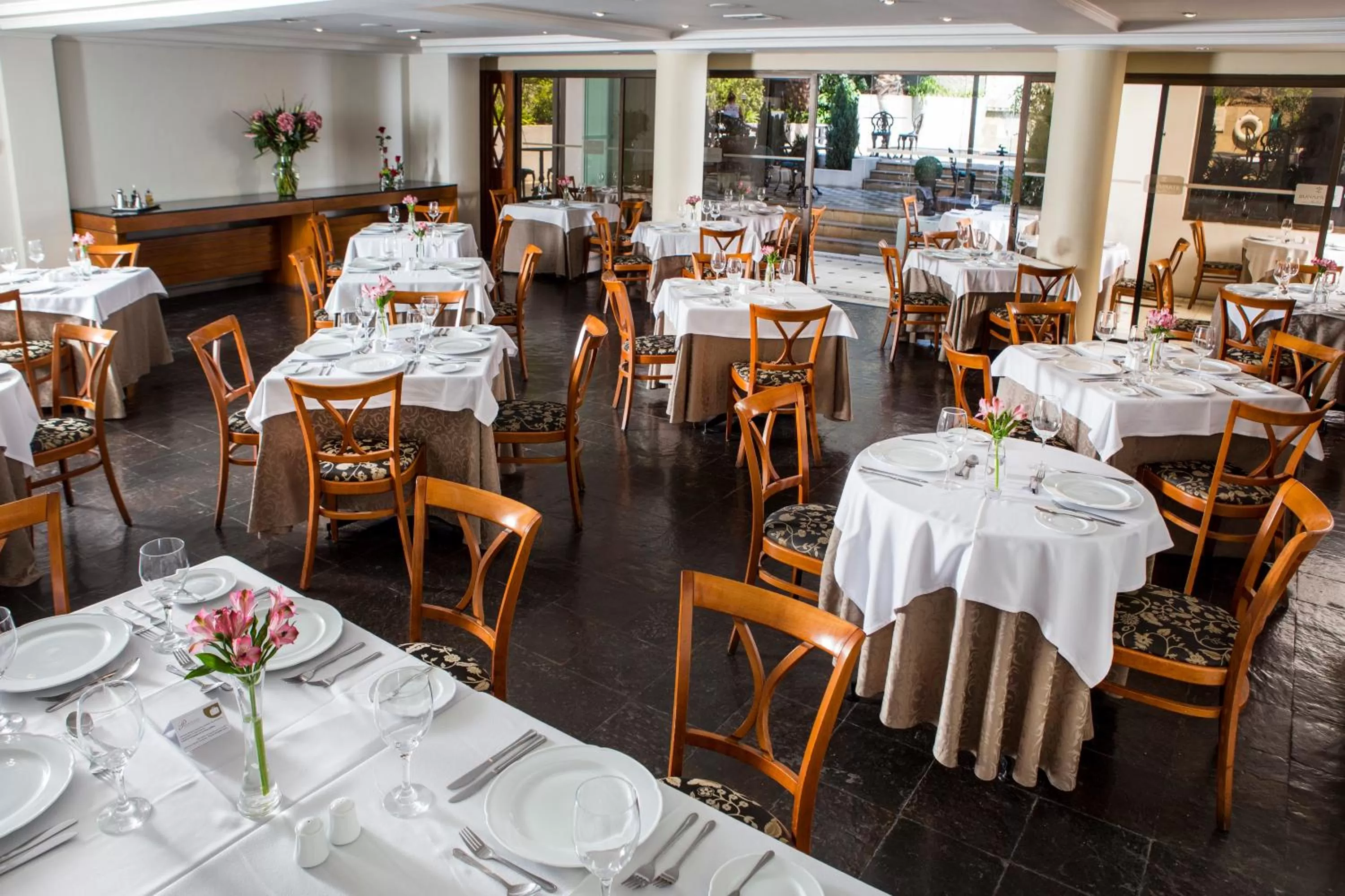 Restaurant/places to eat in Park Plaza Bonaparte Boutique