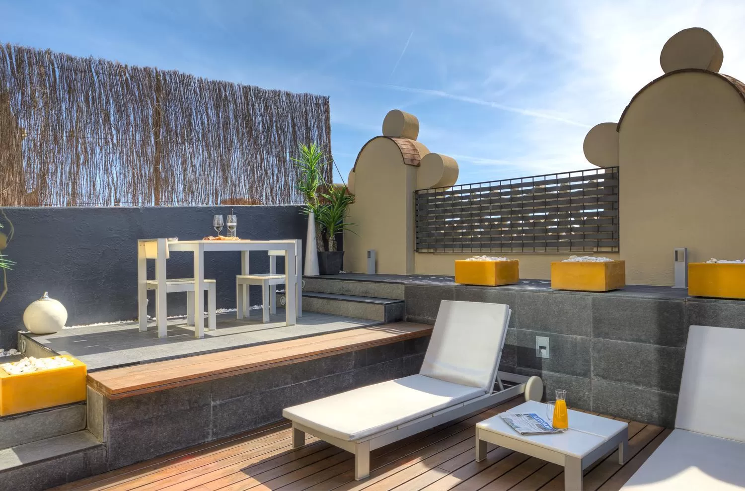 Balcony/Terrace in Sixtytwo Hotel