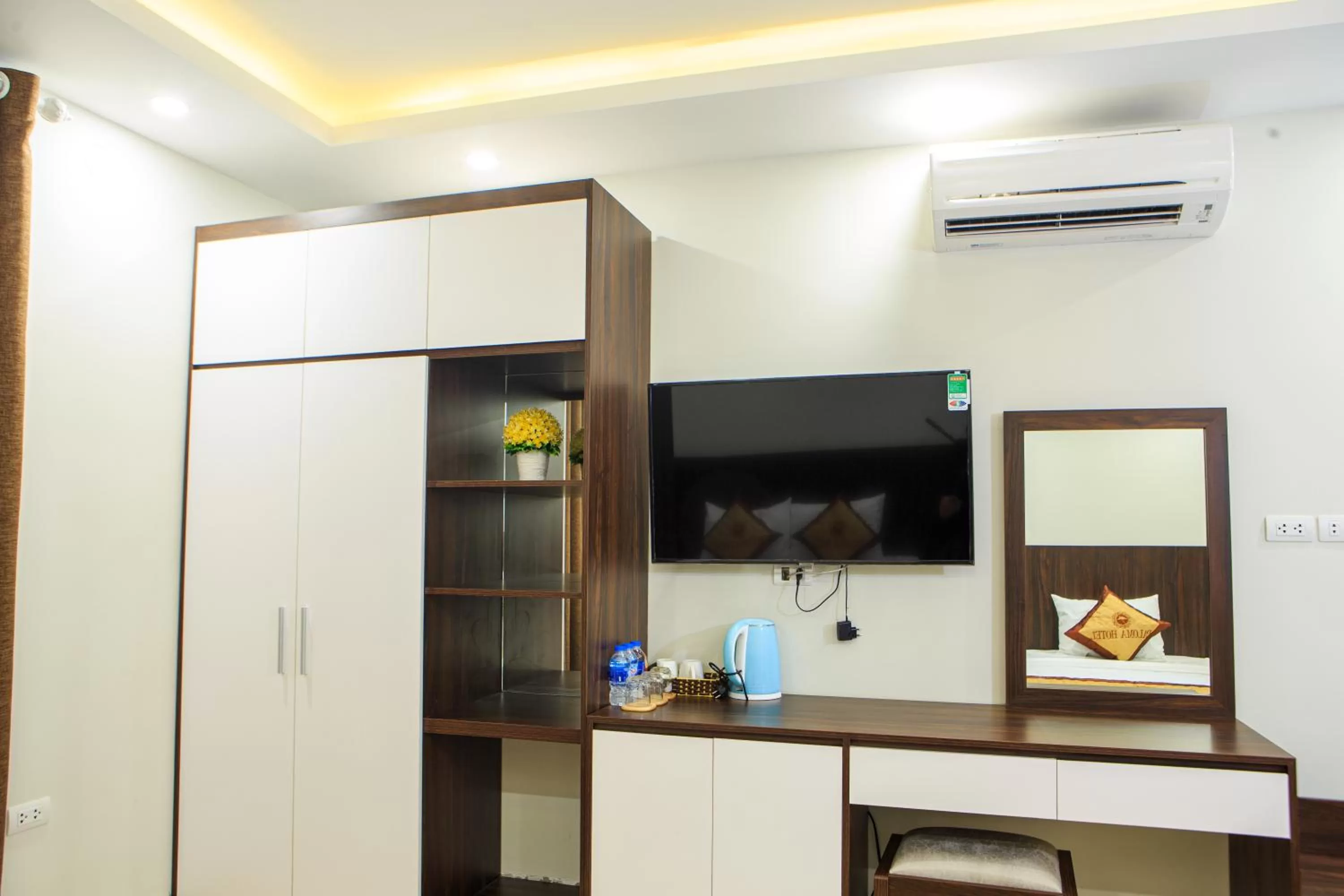 TV/Entertainment Center in Paloma Hotel & Apartment