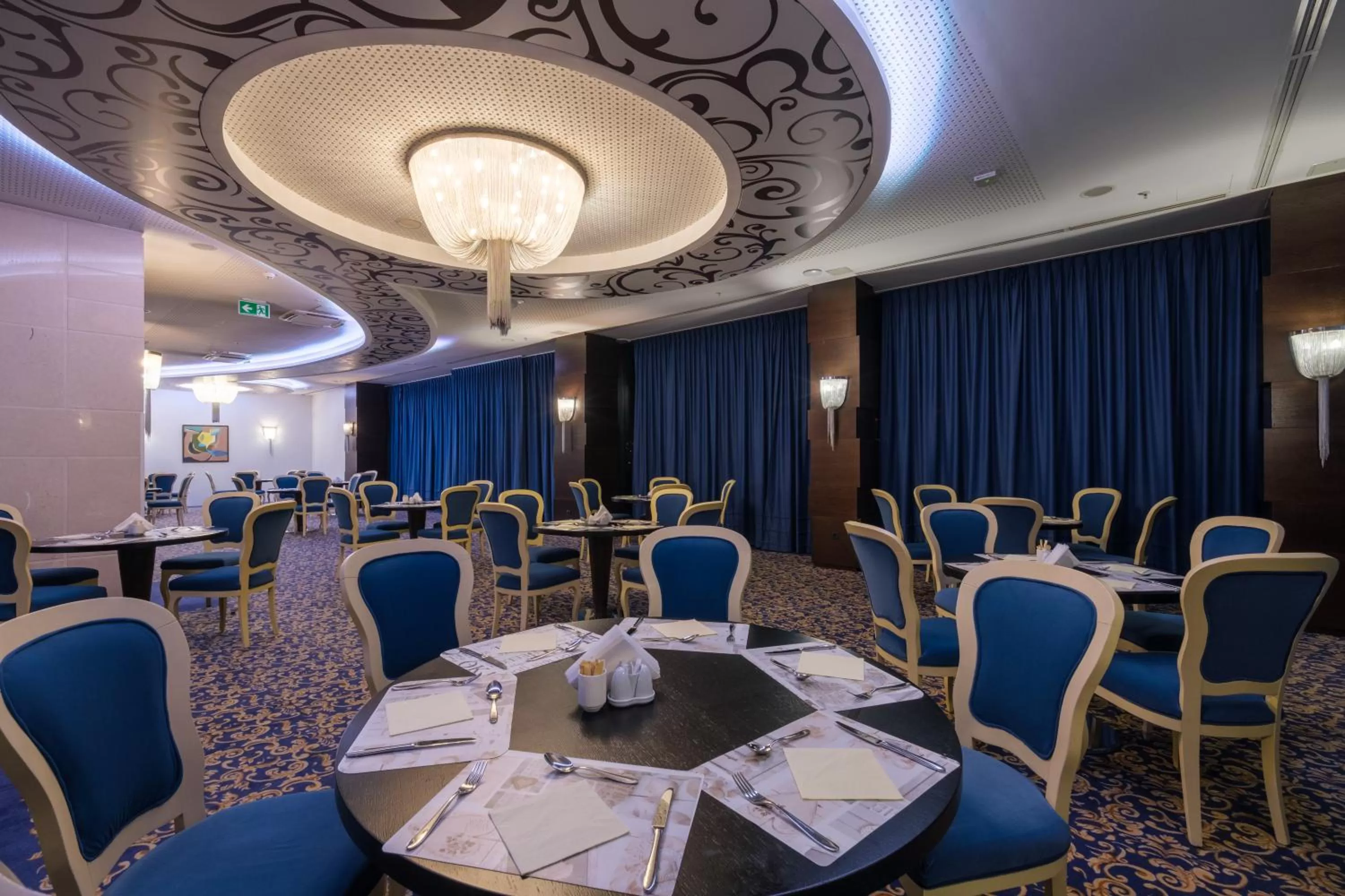 Restaurant/places to eat in Malak Regency Hotel