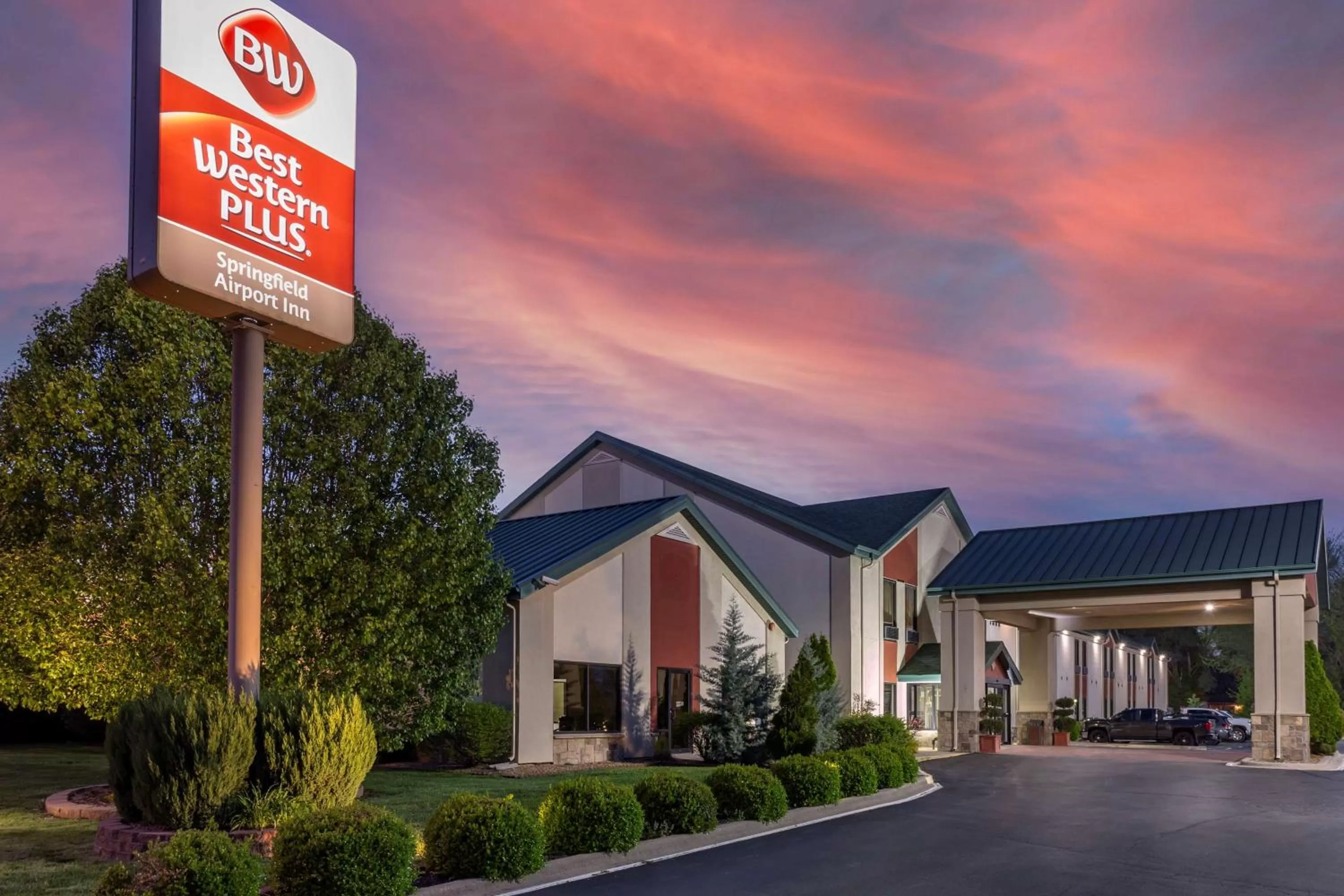 Property building in Best Western Plus Springfield Airport Inn