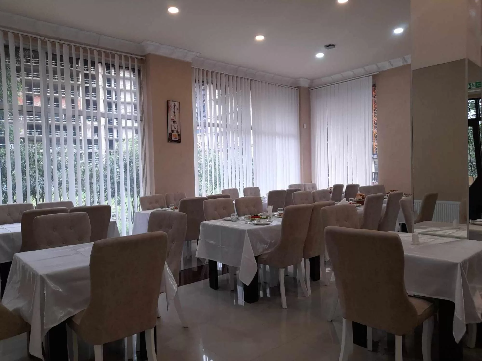 Restaurant/Places to Eat in Hotel Royal Palace