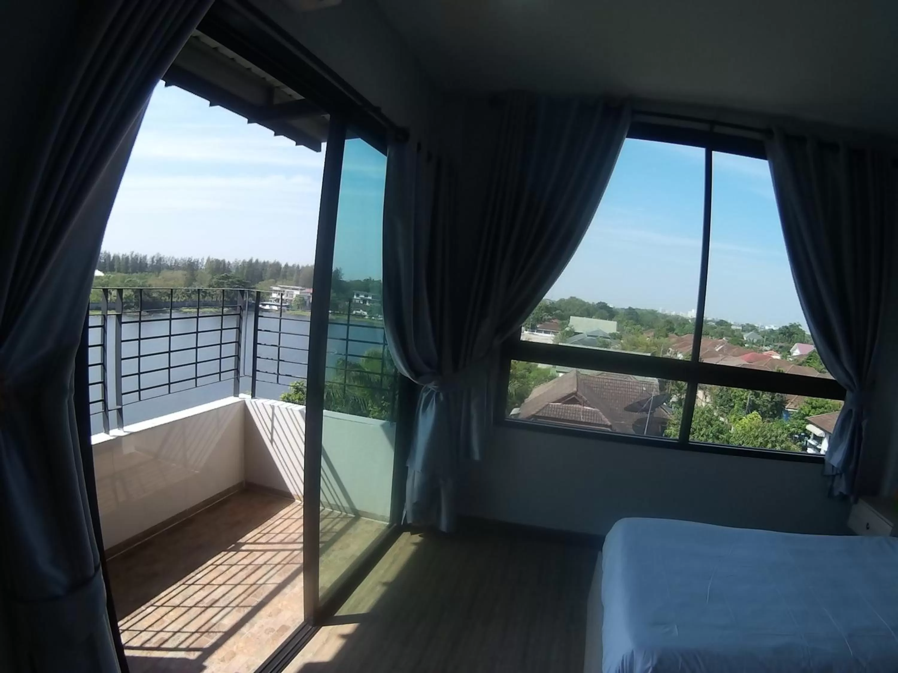 Bed in Na Siri Lake View