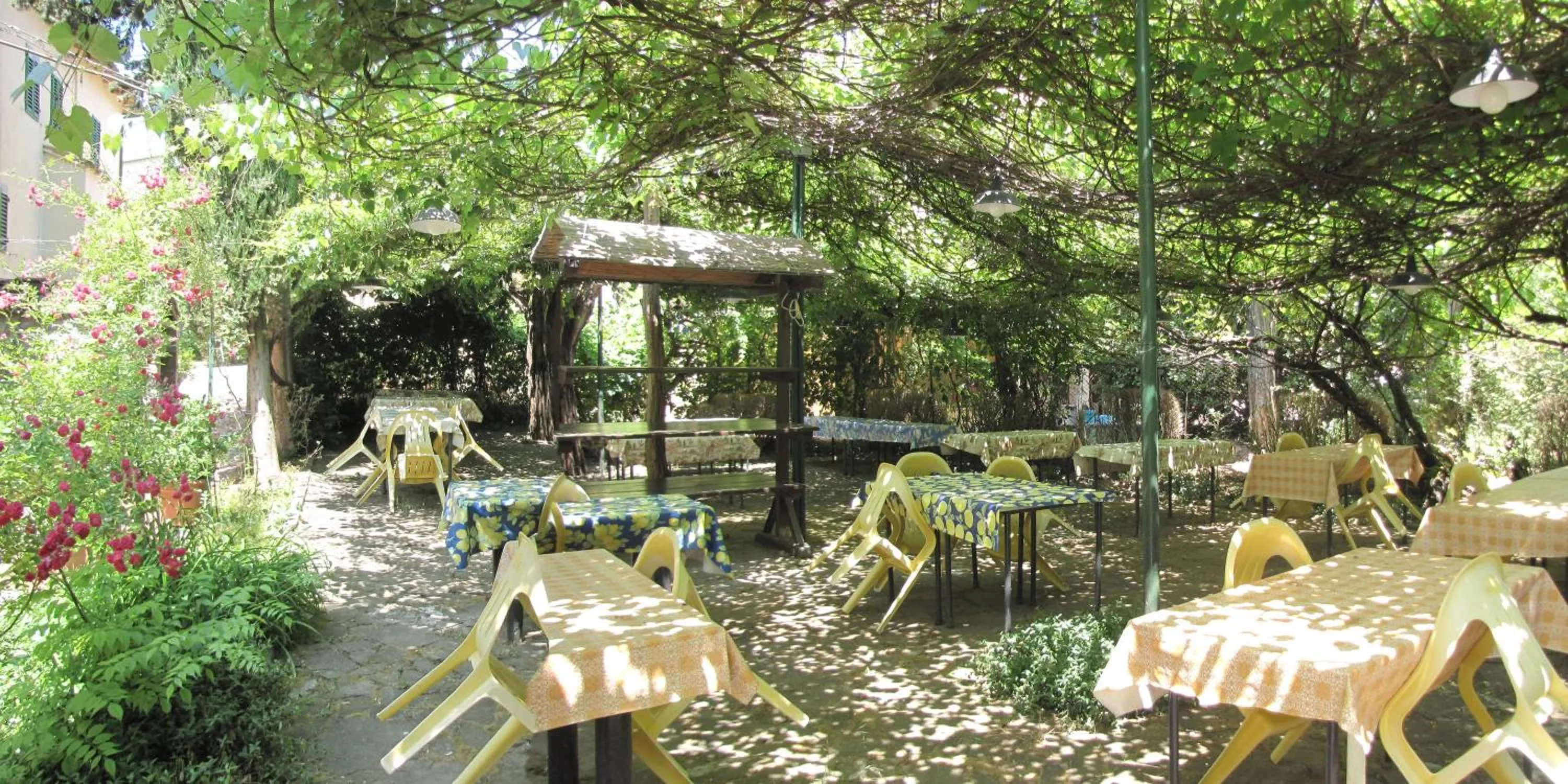 Garden view in Residence Casprini da Omero