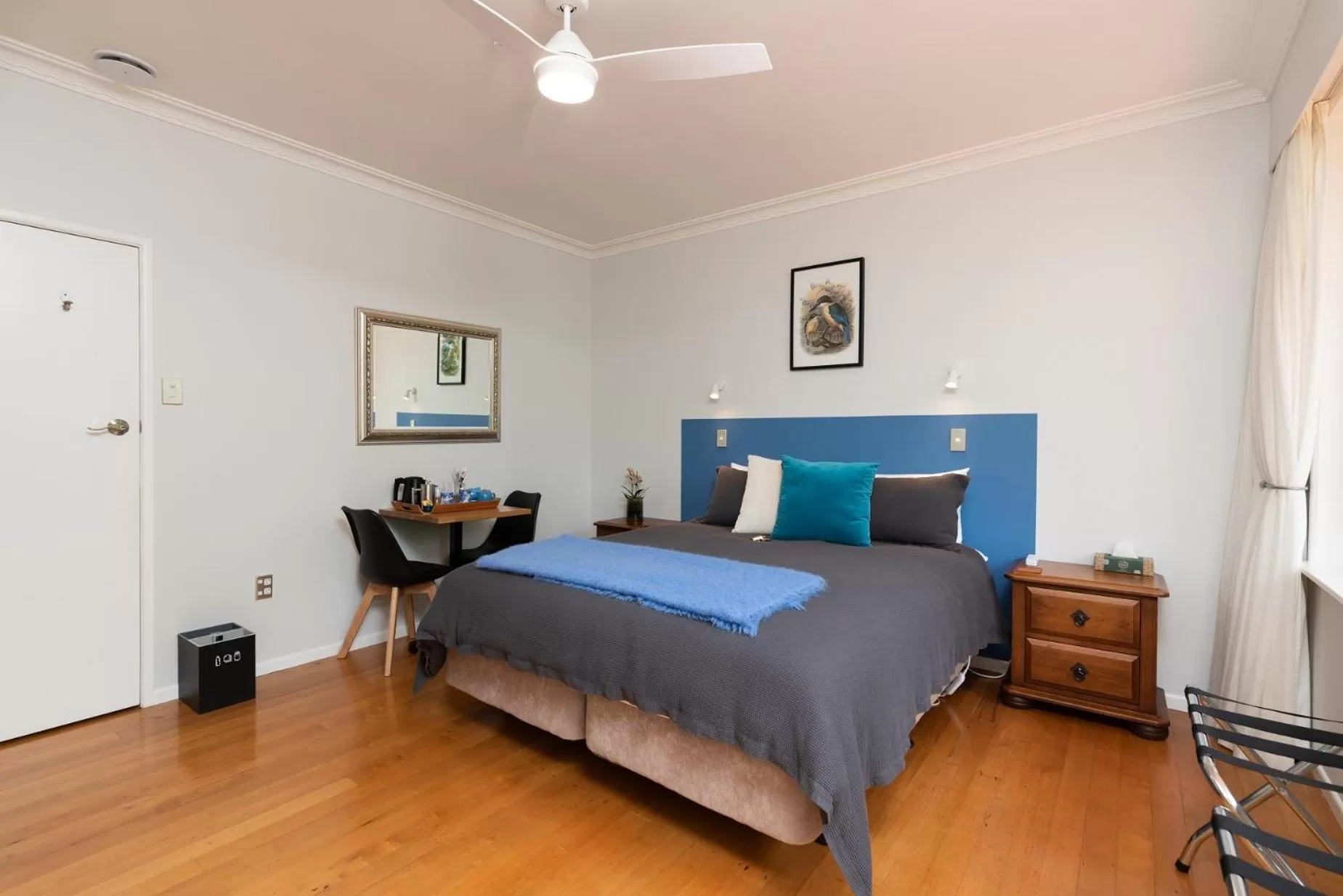 Photo of the whole room, Bed in Pāteke Lodge