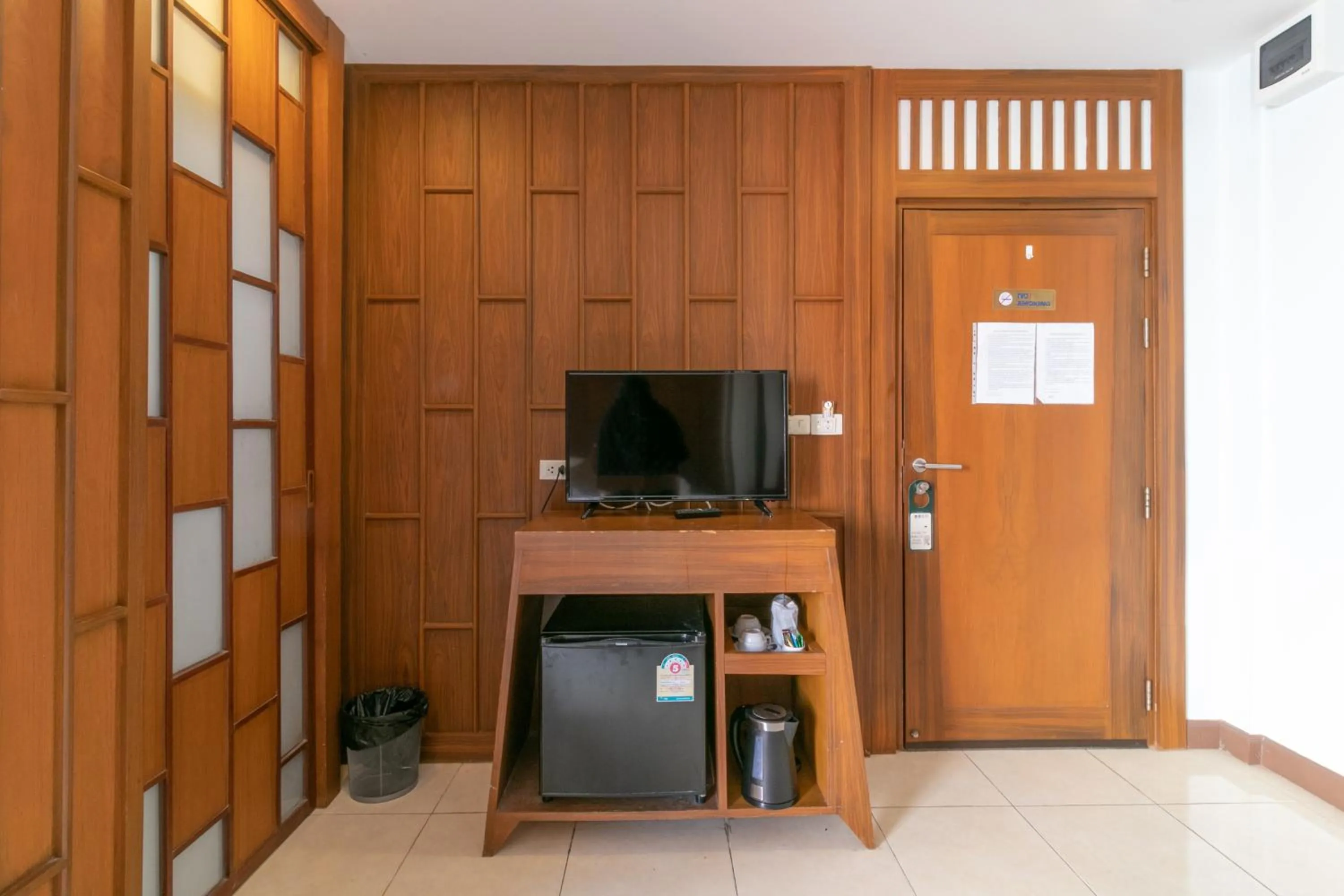 TV and multimedia in Lotus Hotel Patong