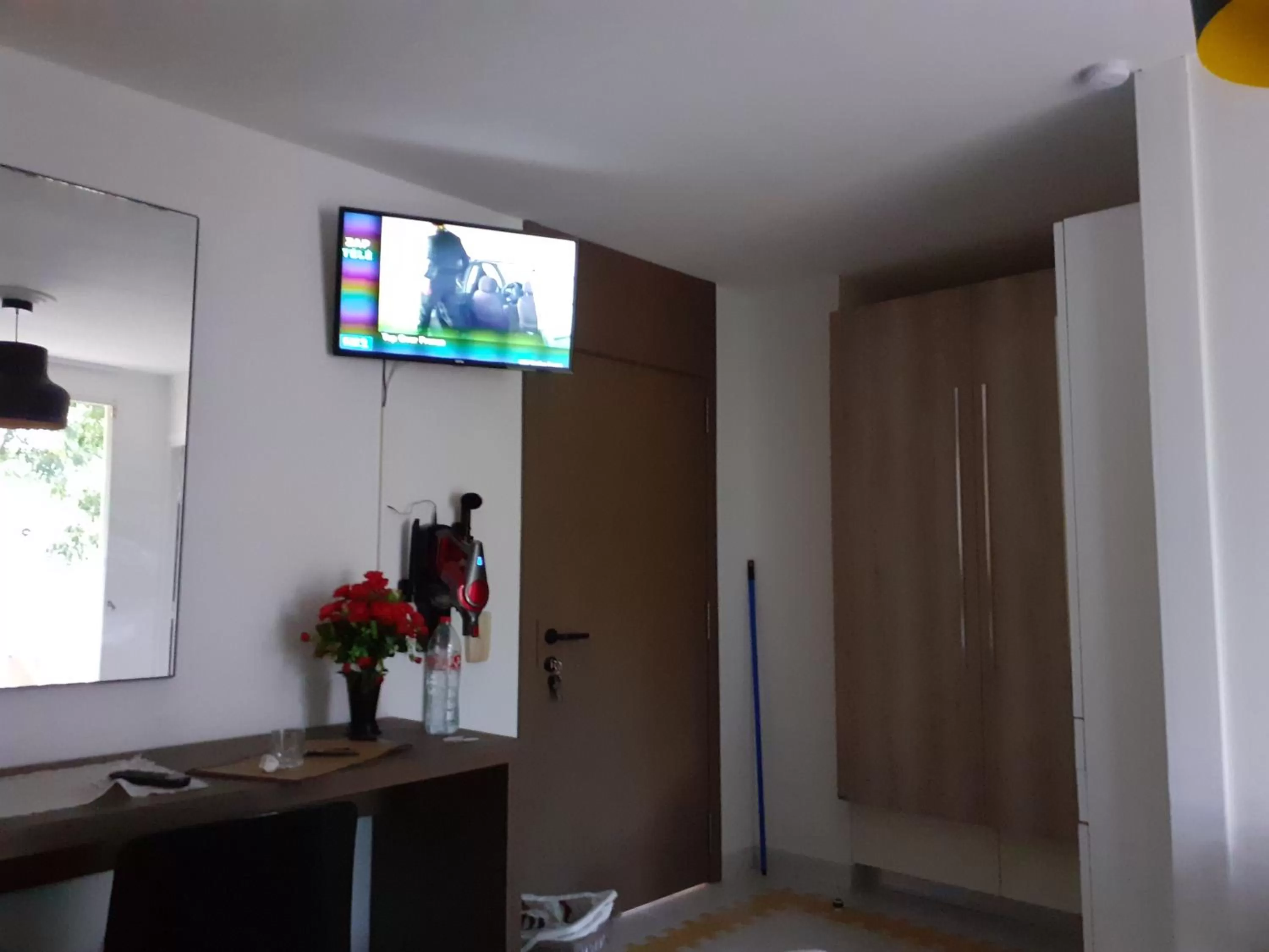 TV and multimedia in Le Studio les Tropiques au Village MANGANAO