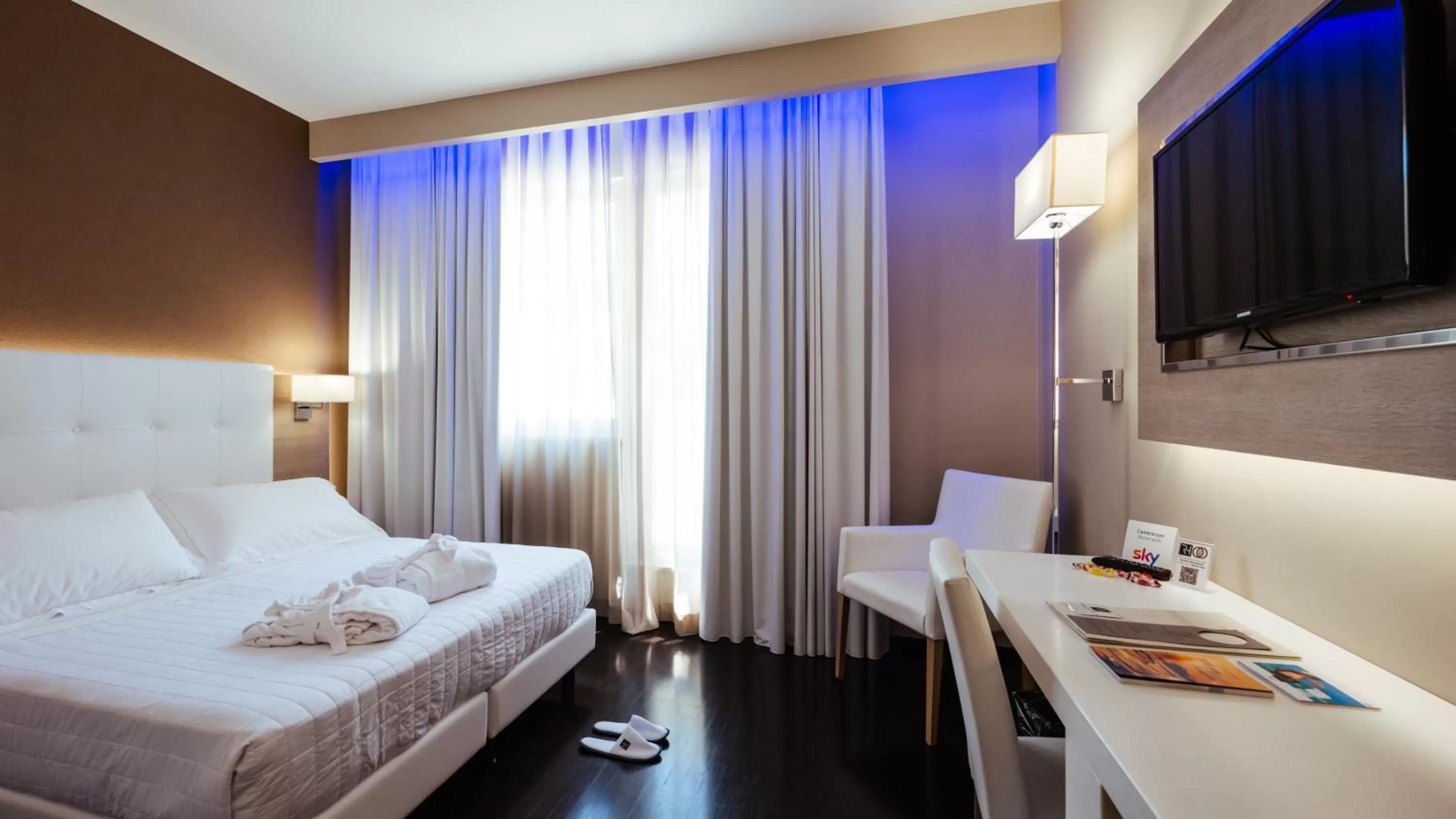 Bedroom, Bed in Raffaello Hotel & Mooka Restaurant