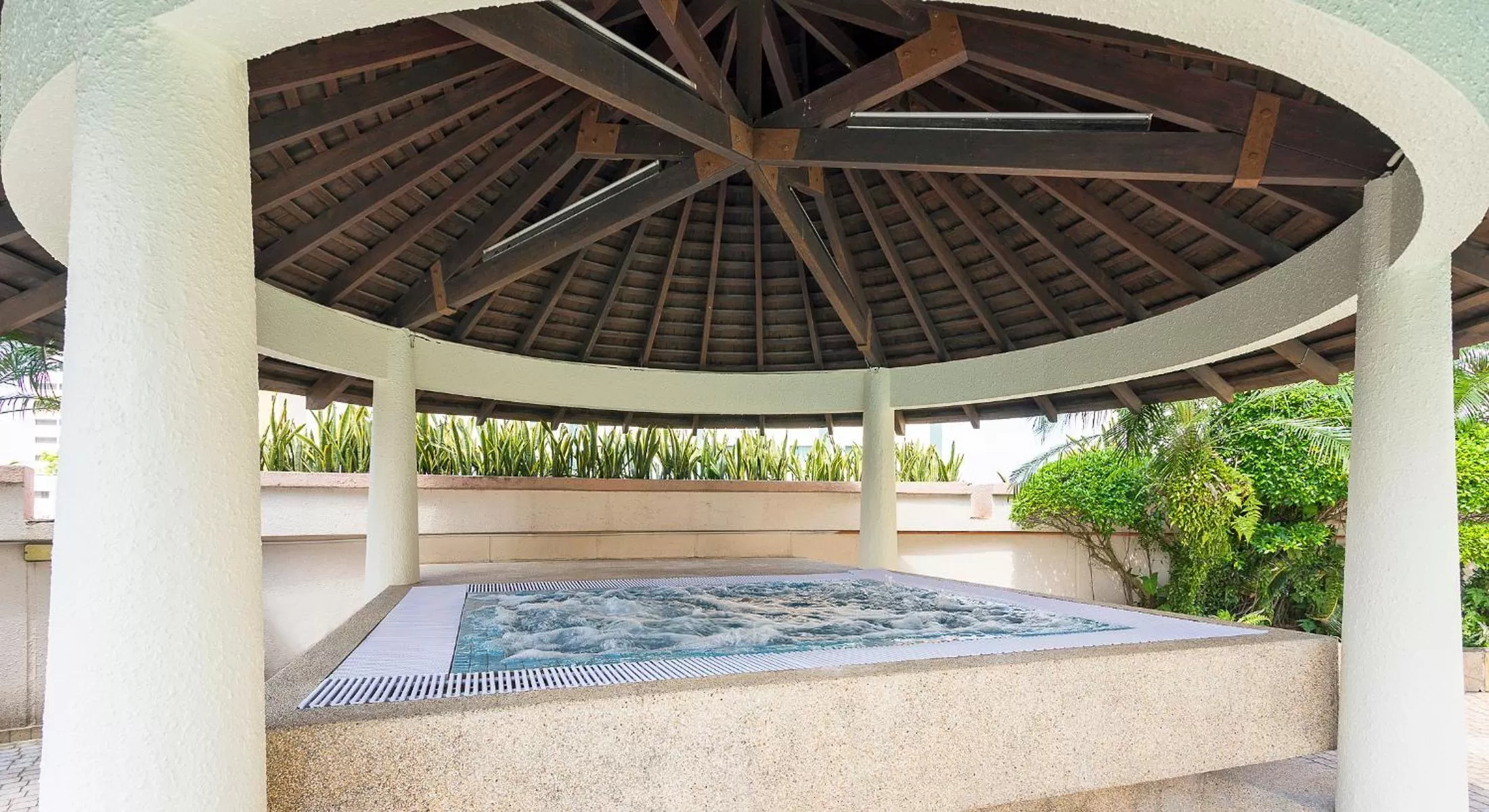 Hot Tub in Bayview Hotel Melaka