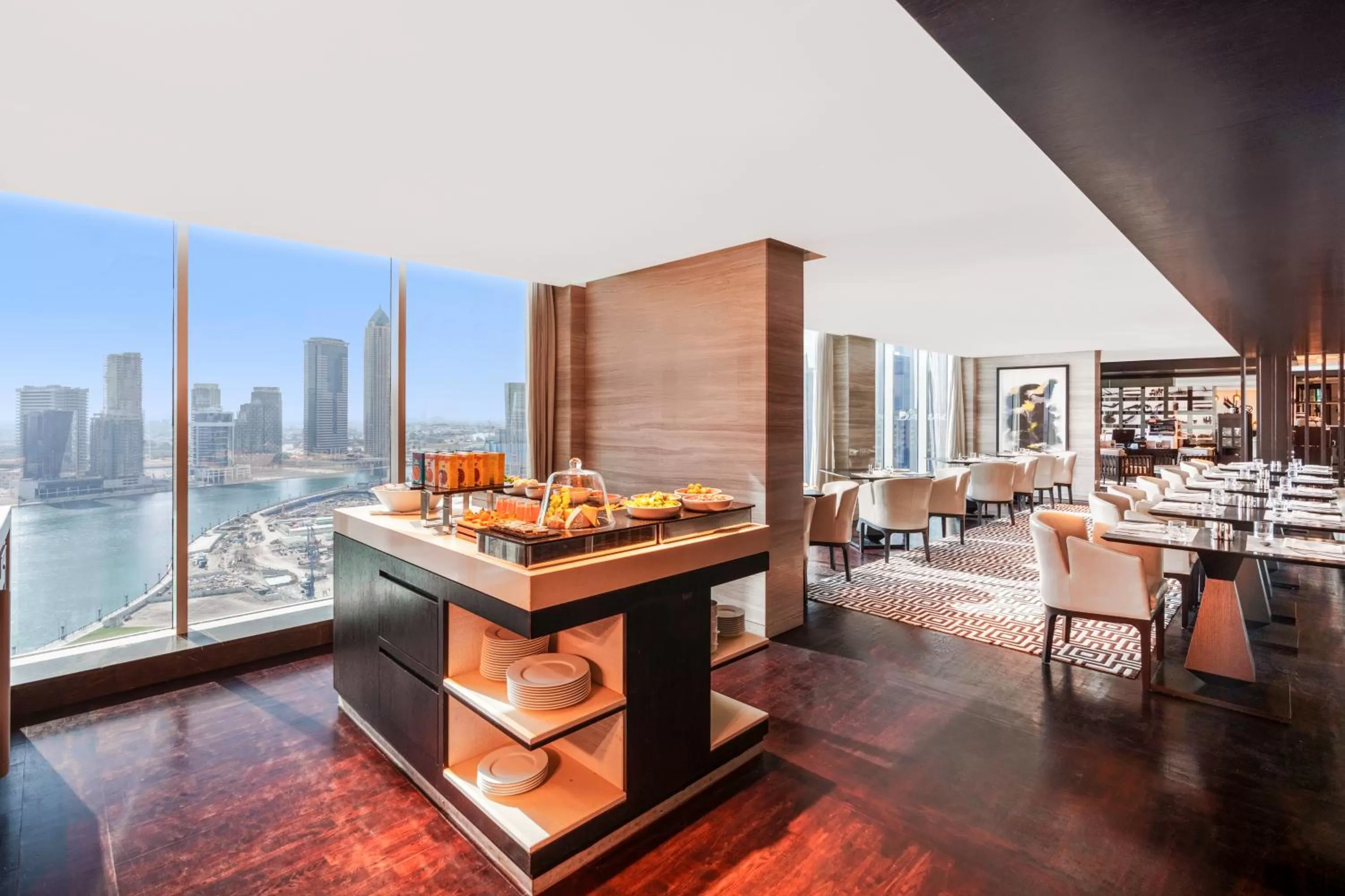 Lounge or bar in Pullman Dubai Downtown