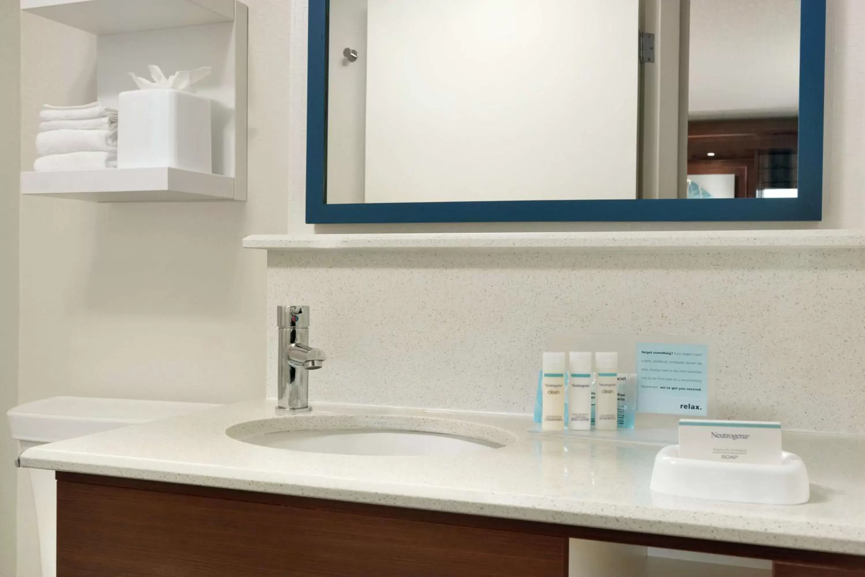 King Room with Sofa Bed and Study - Non-Smoking in Hampton Inn West Des Moines Lake Drive King Room with Sofa Bed and Study - Non-Smoking in Hampton Inn West Des Moines Lake Drive