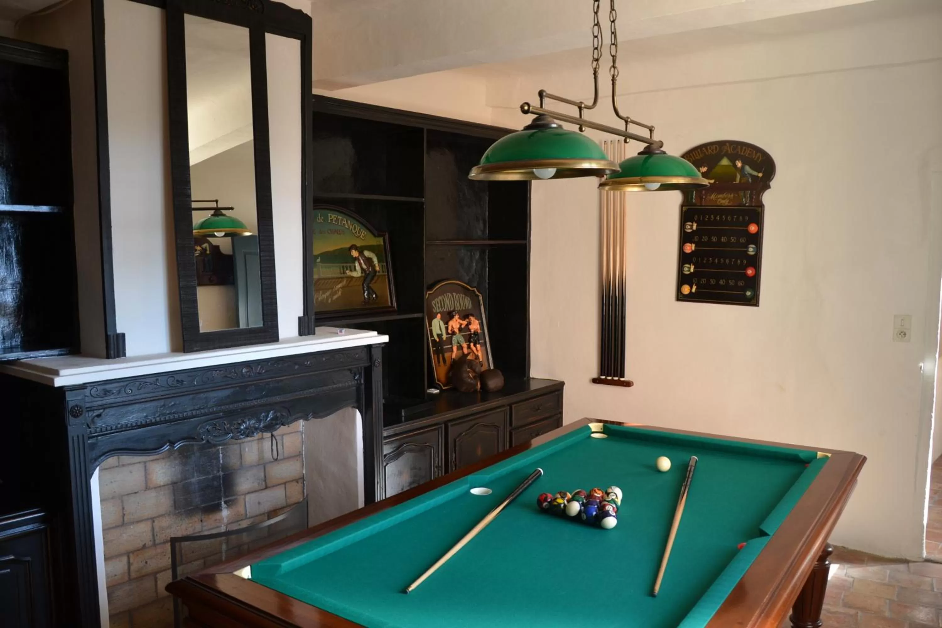 Billiard in Maison Saint Louis avec Jacuzzi
