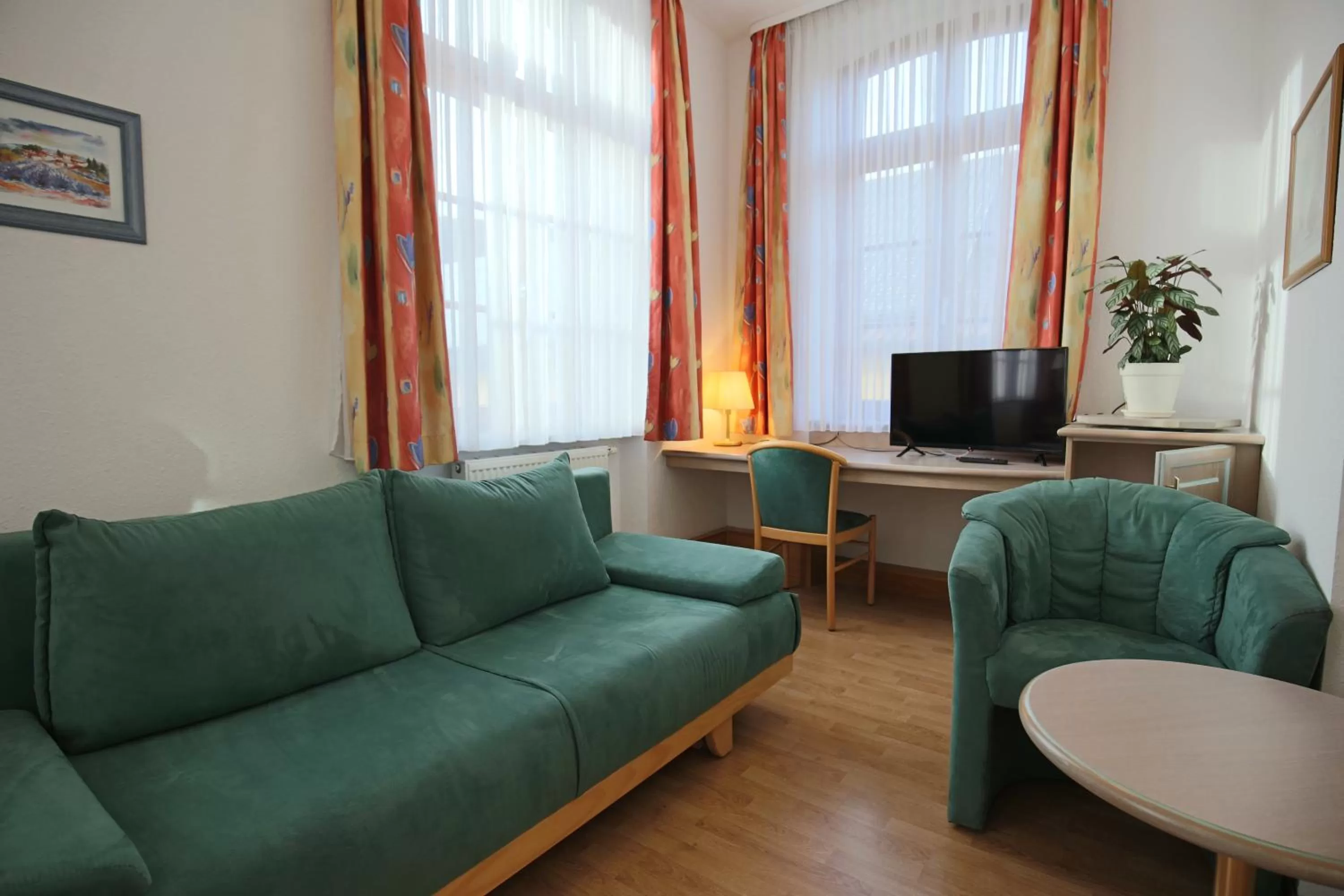 TV and multimedia, Seating Area in Hotel Restaurant Hambacher WInzer