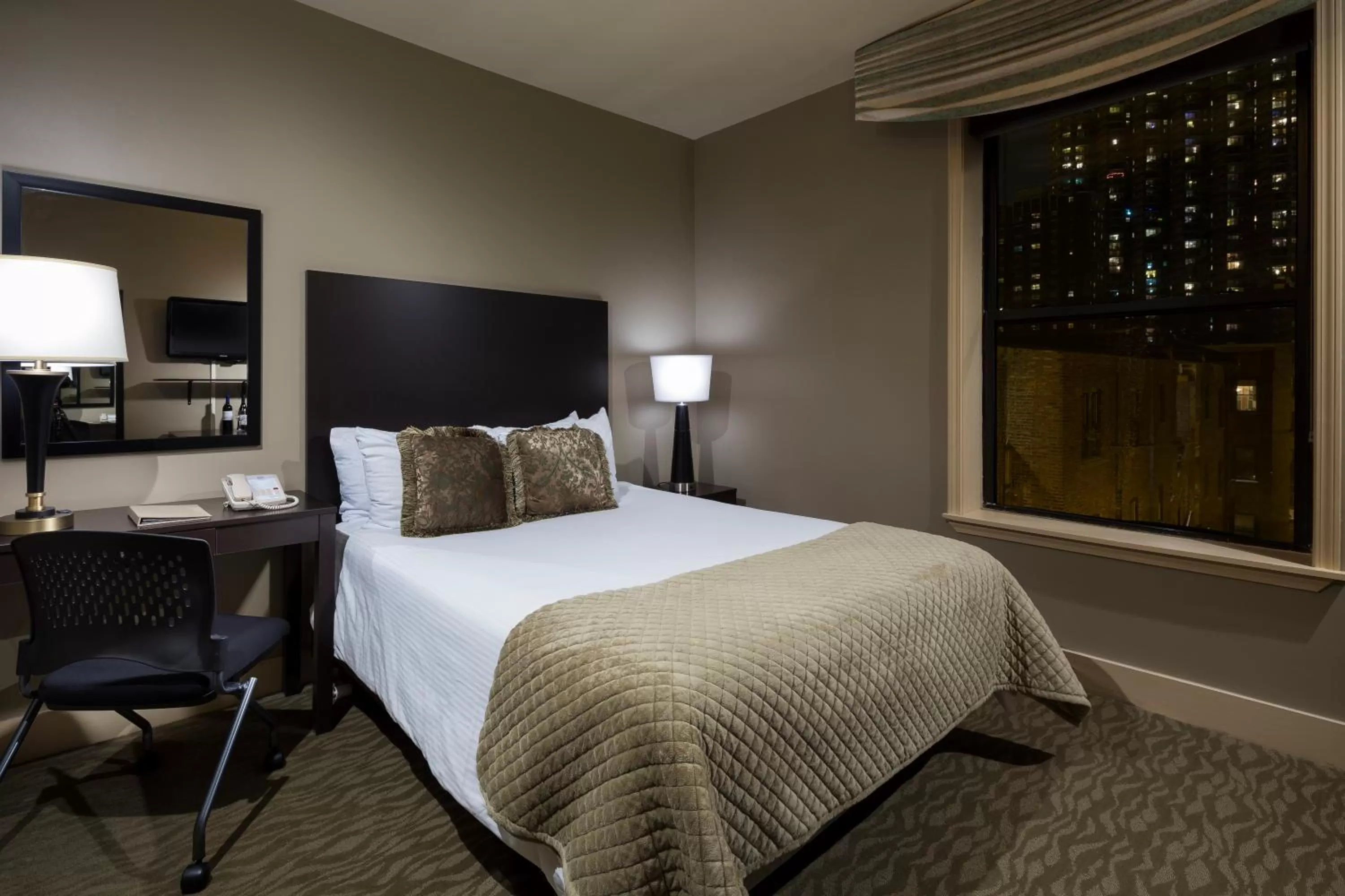 Standard Queen Room in Majestic Hotel