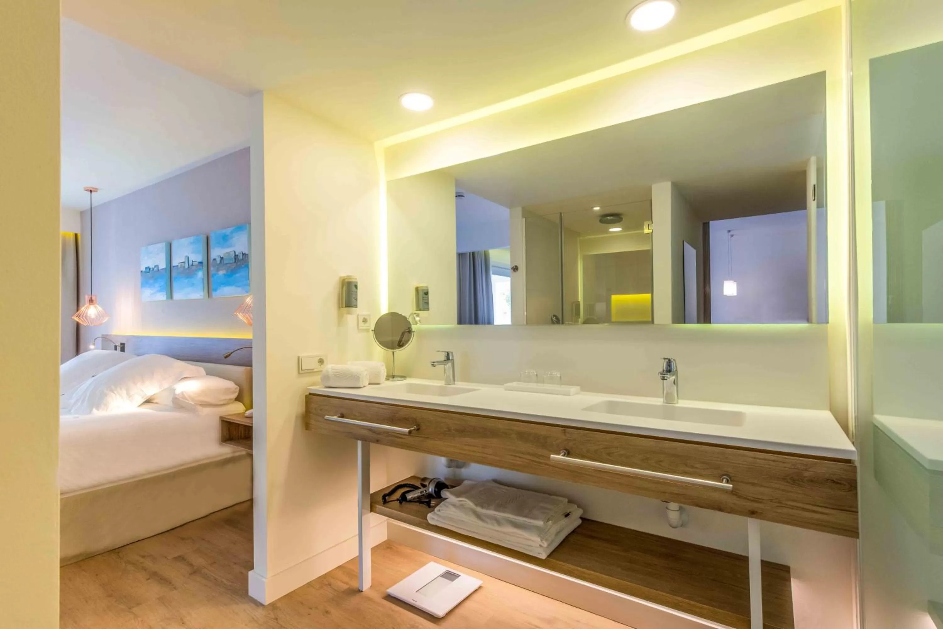Toilet, Bed in Valentin Somni Hotel & Suites