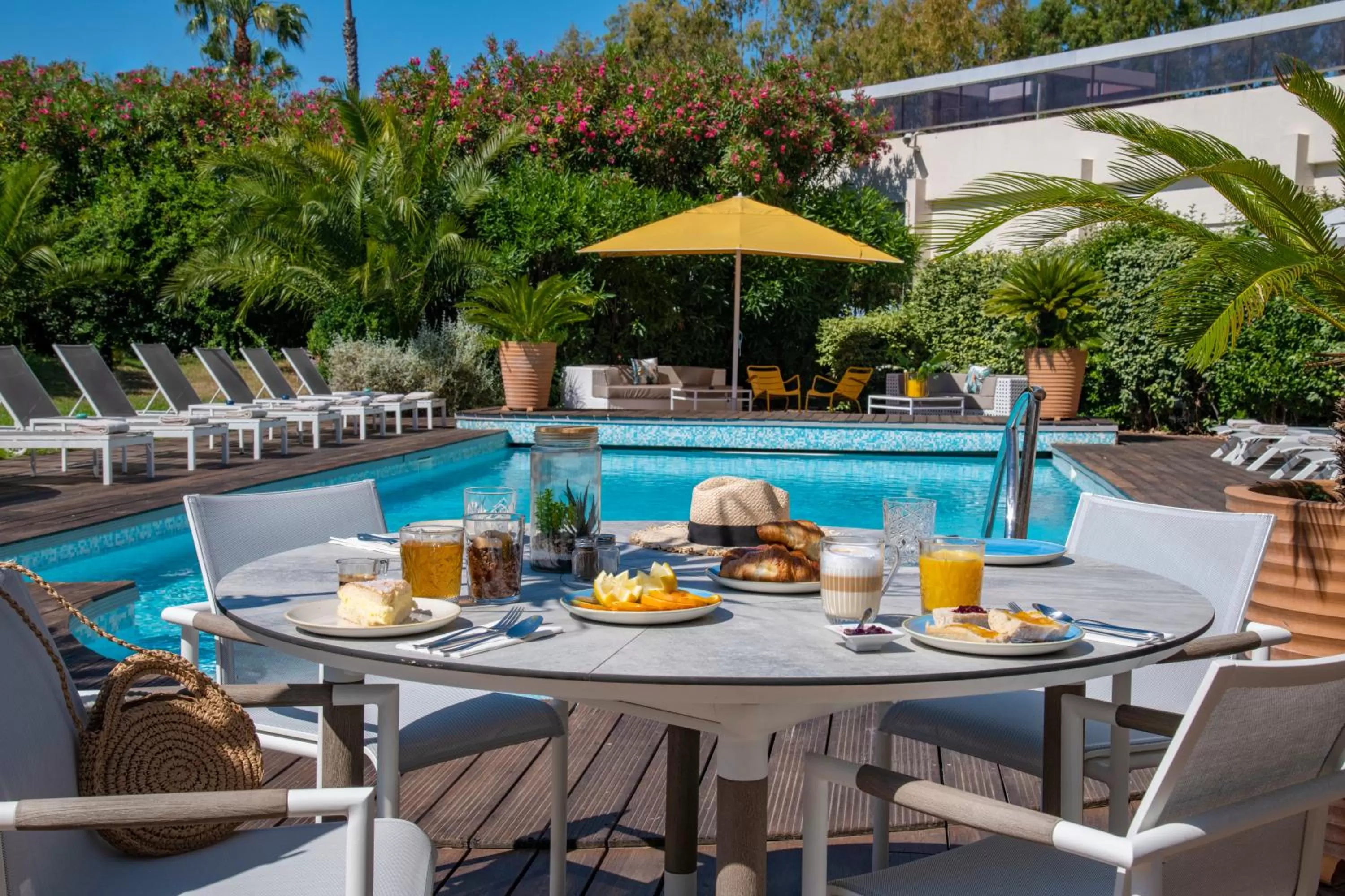 Swimming pool in Mercure Hyères Centre Côte d'Azur
