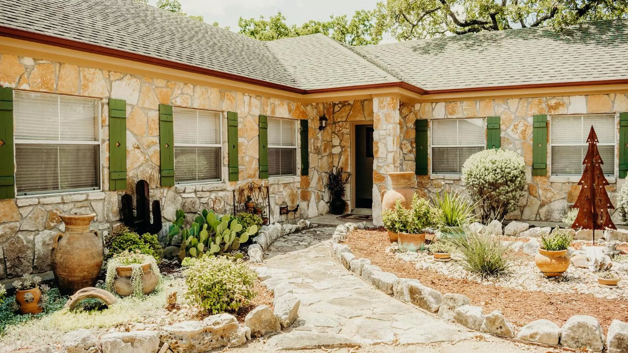 Property building in Casa del Rio Bed and Breakfast