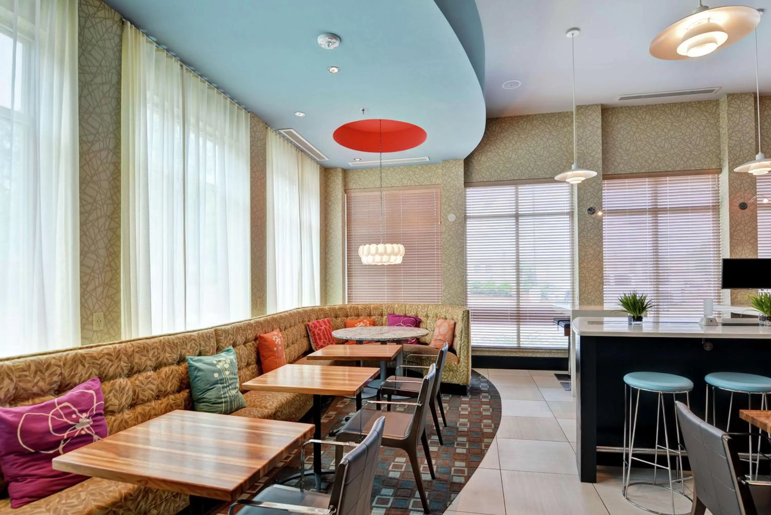 Dining area in Hilton Garden Inn Raleigh/Crabtree Valley