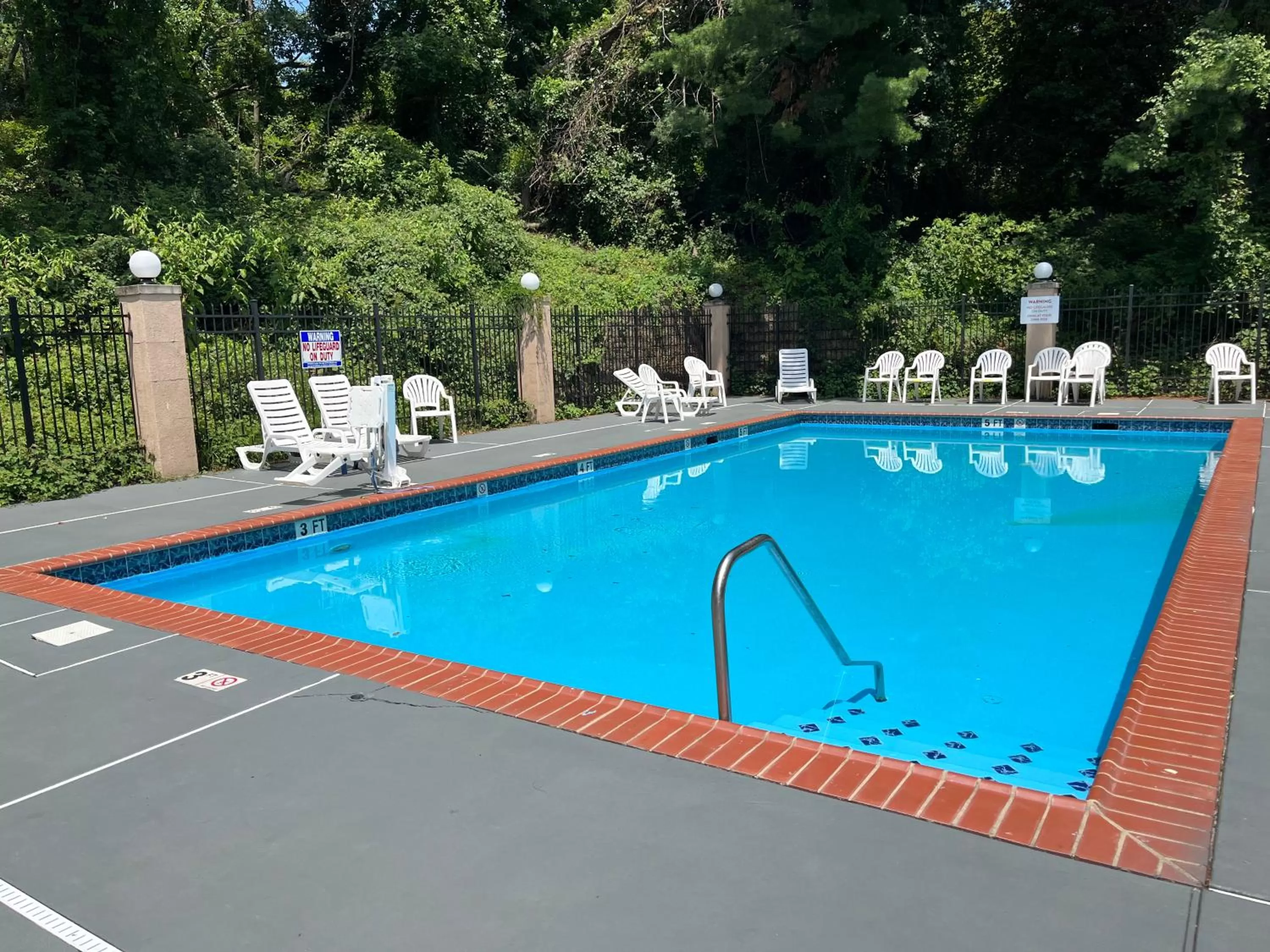 Swimming Pool in Comfort Inn Towson