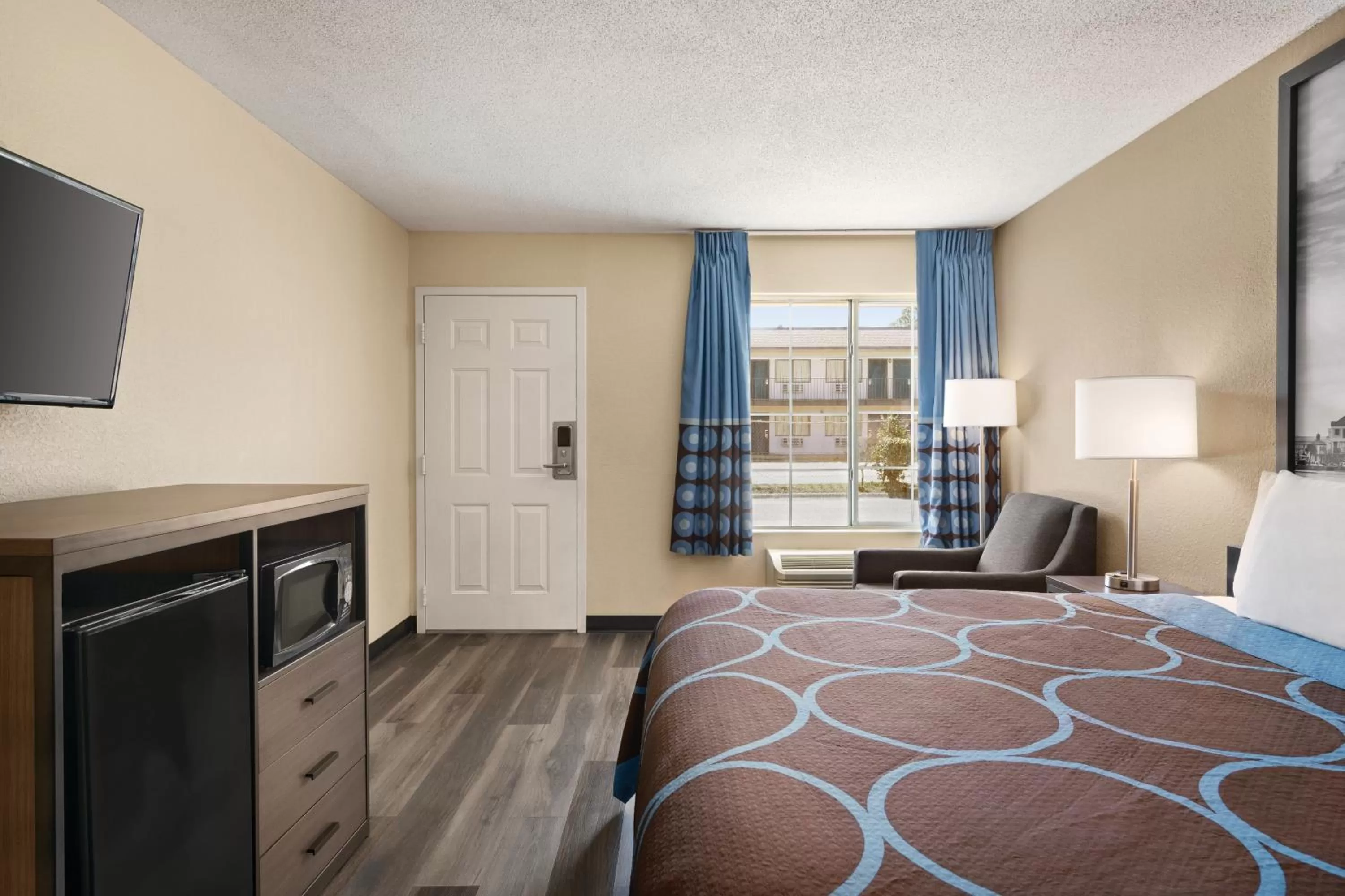 Photo of the whole room, Bed in Super 8 by Wyndham Gulfport Airport NW Near Biloxi