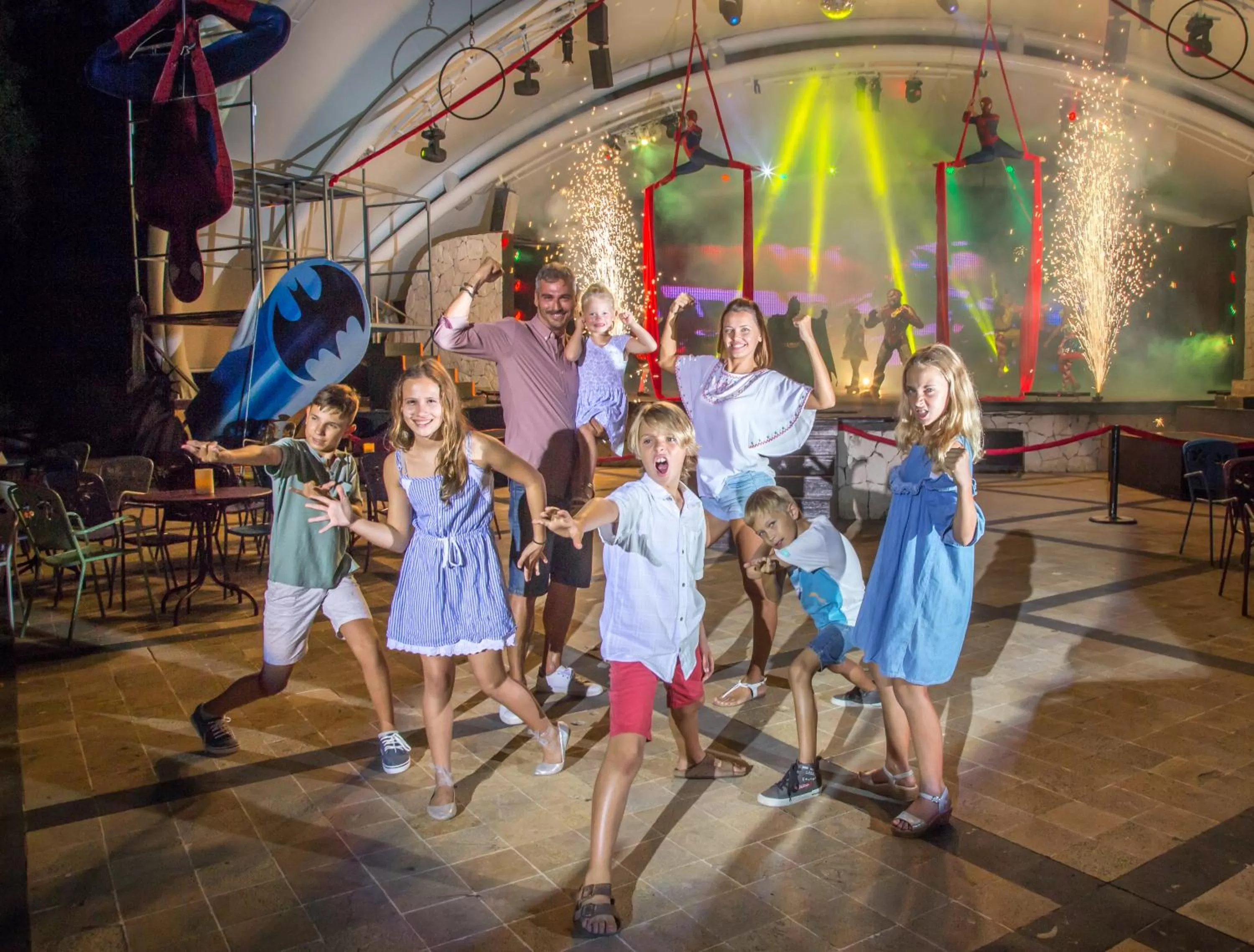 Evening entertainment in Sandos Playacar All Inclusive