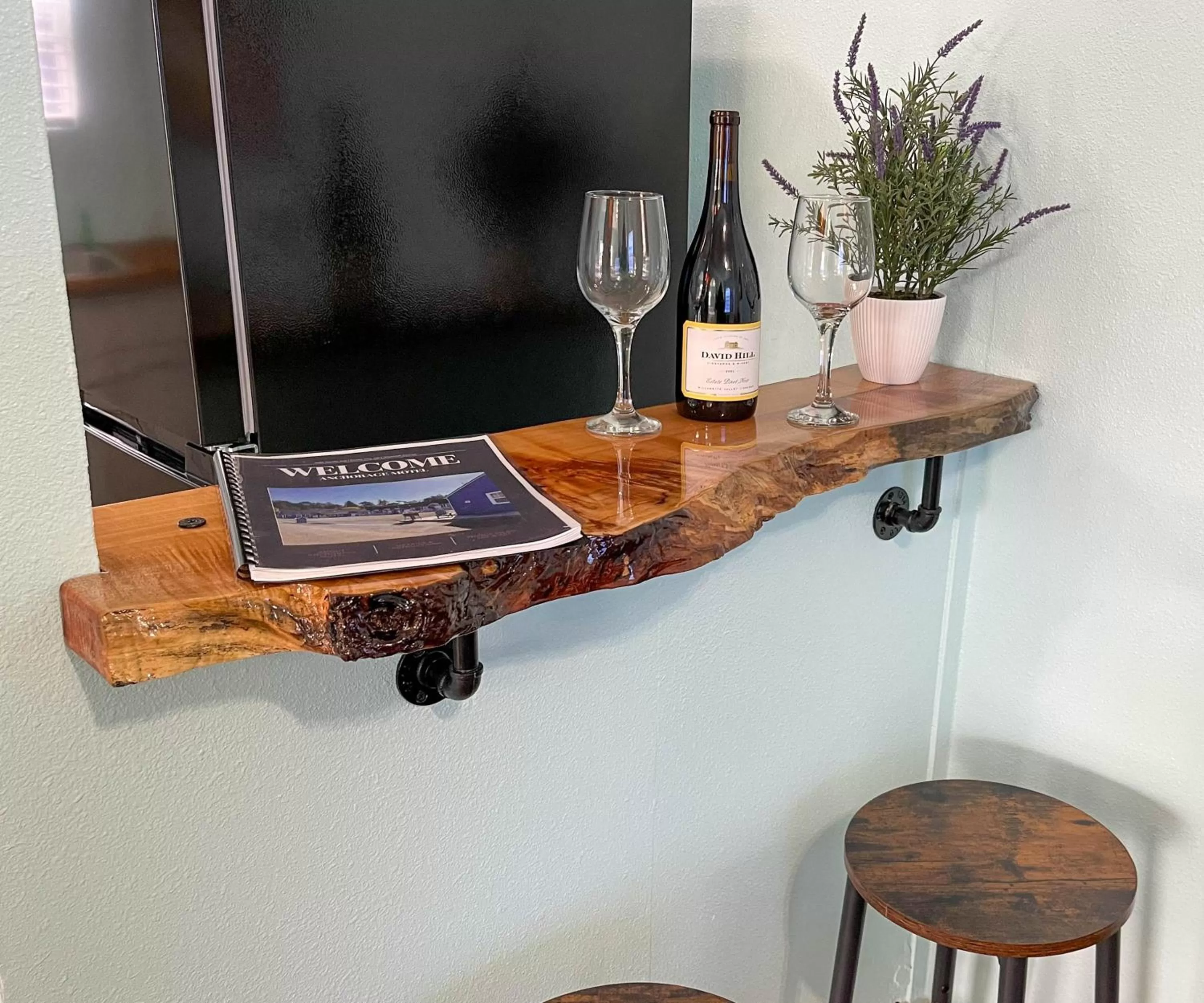 Dining area in The Anchorage Motel