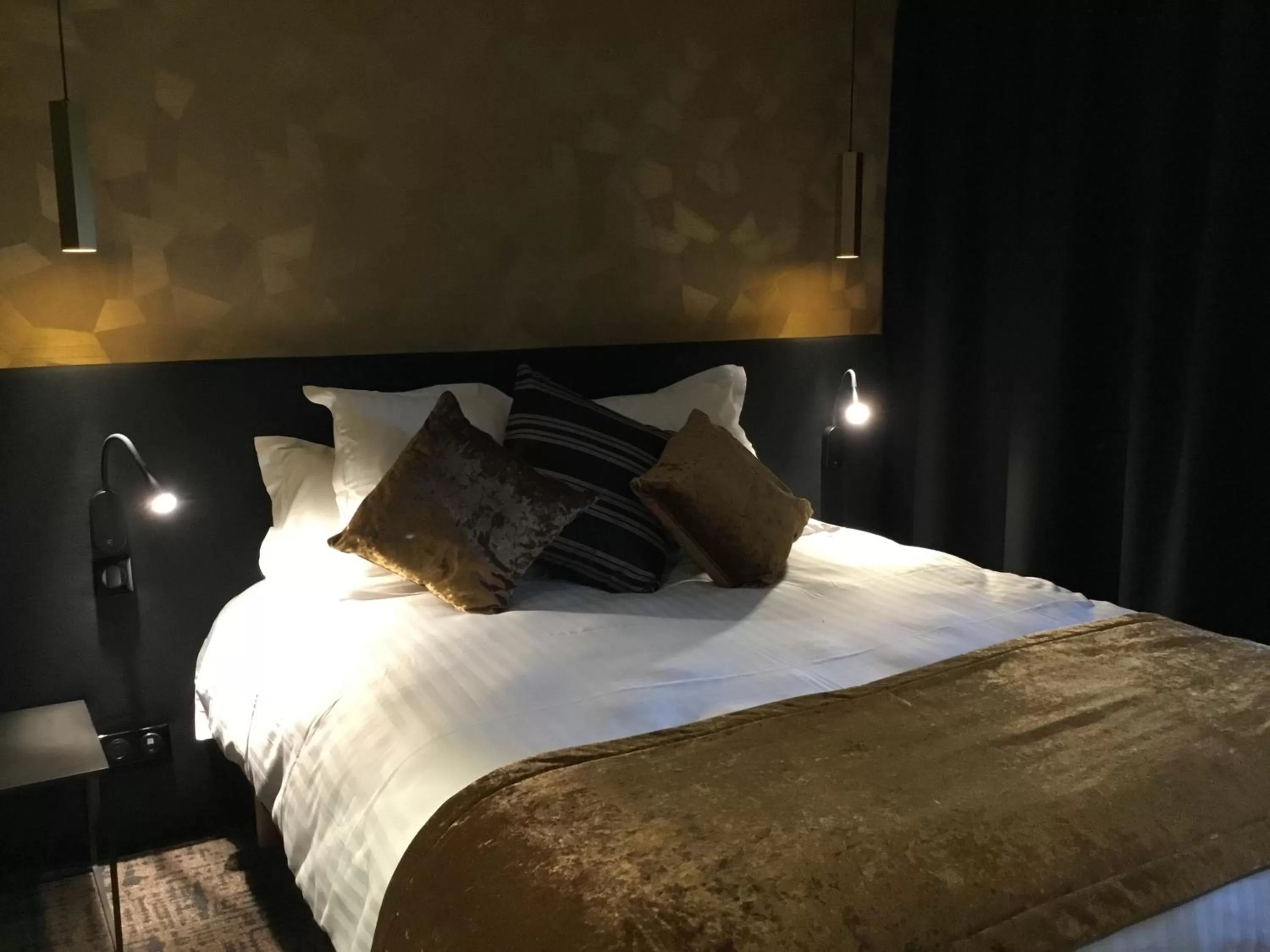 Bed in Best Western L'Aquarium Arras Nord