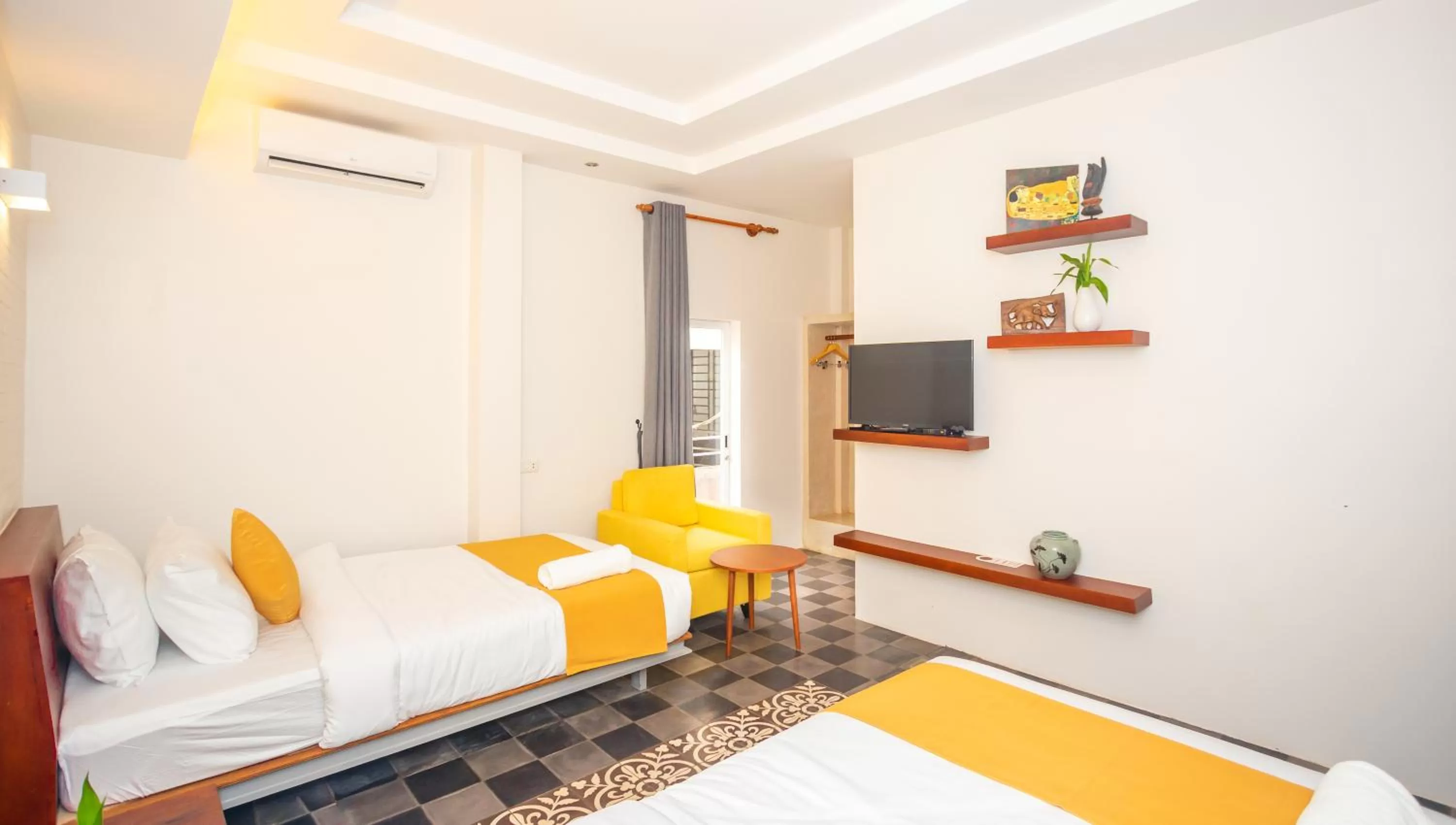 Photo of the whole room, Bed in Baahu Villa