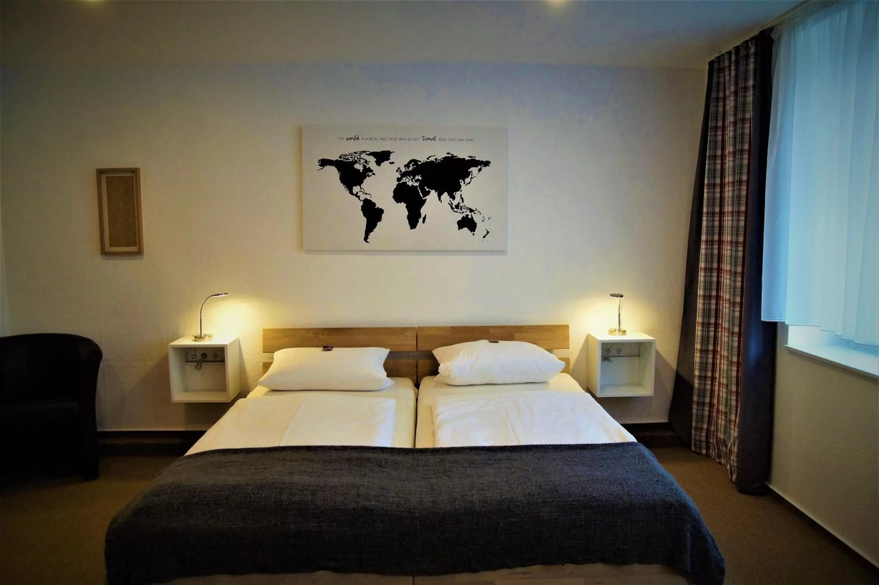 Photo of the whole room, Bed in Bei Meier`s zum weißen Roß