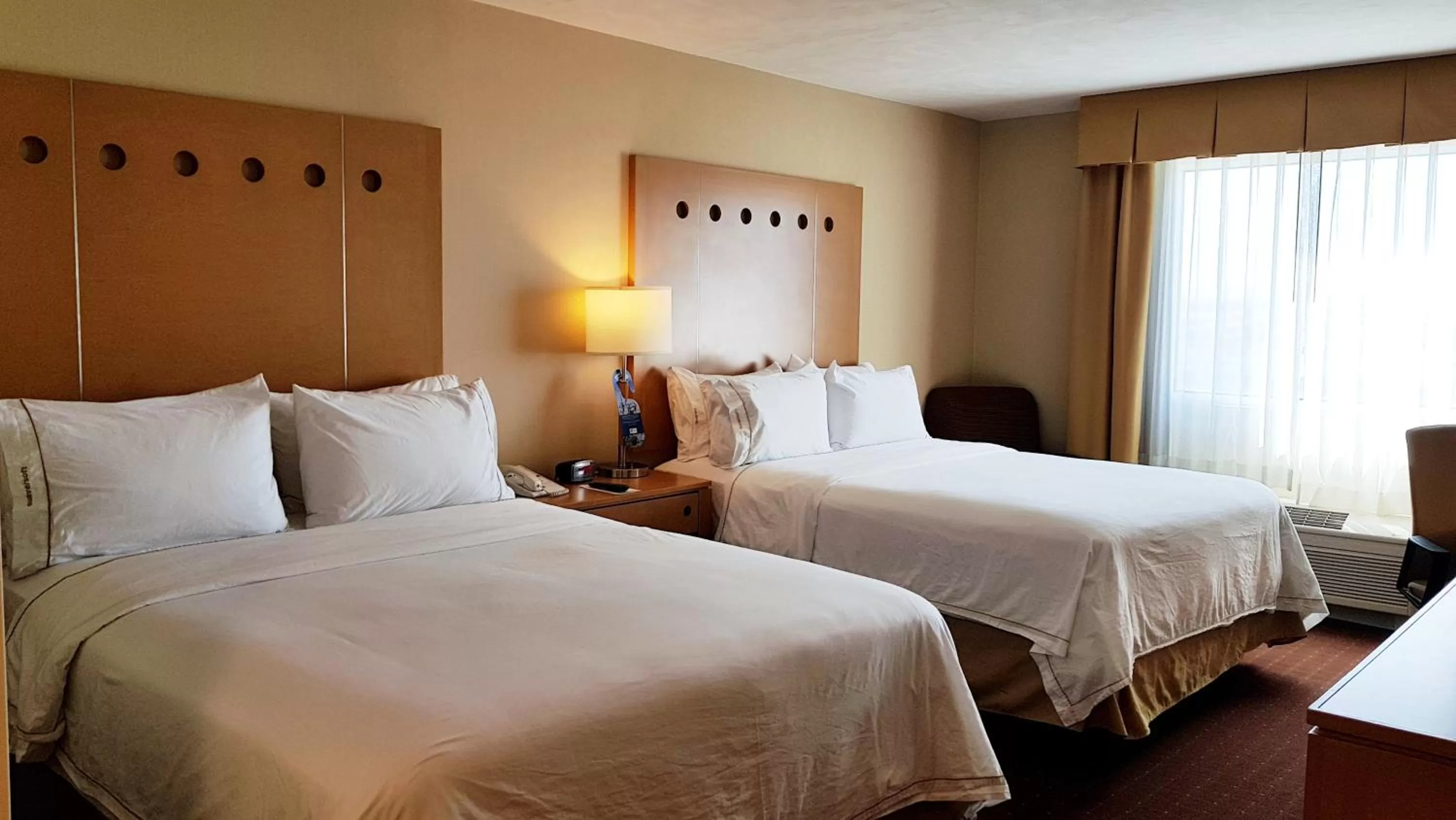 Photo of the whole room, Bed in Holiday Inn Express Saltillo Zona Aeropuerto by IHG