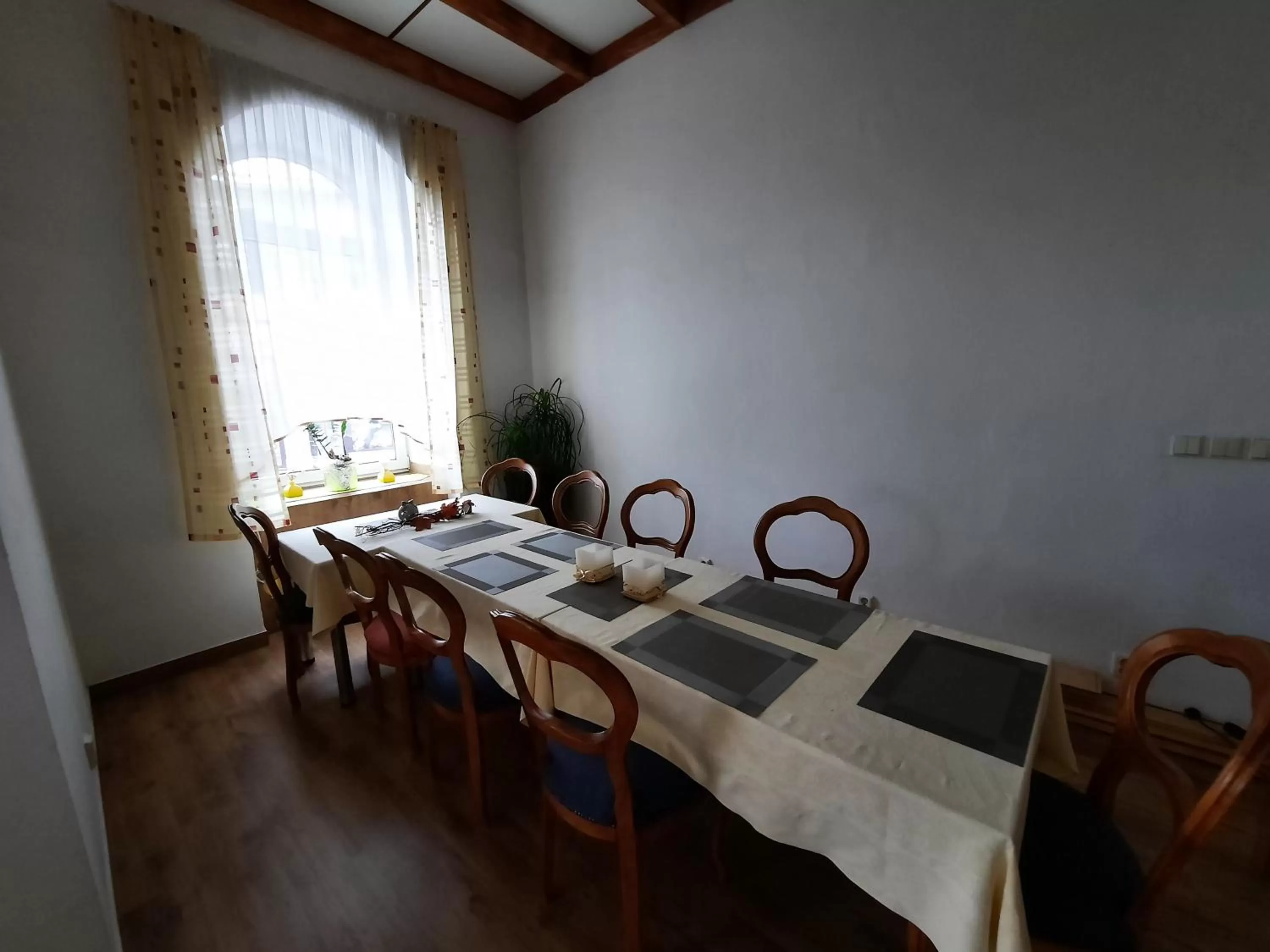 Restaurant/Places to Eat in Hotel Koruna