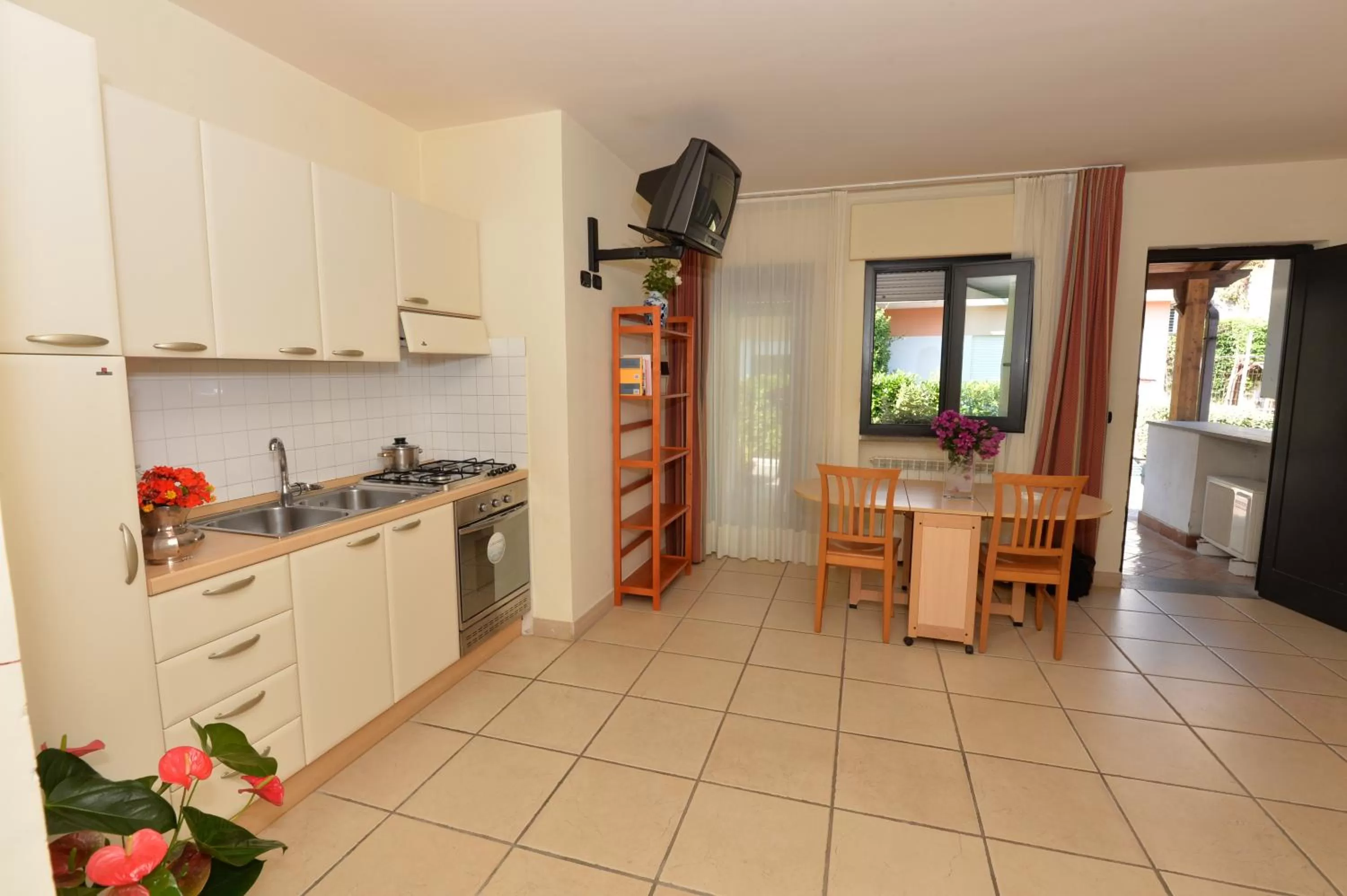 Kitchen or kitchenette in Miramare Residence