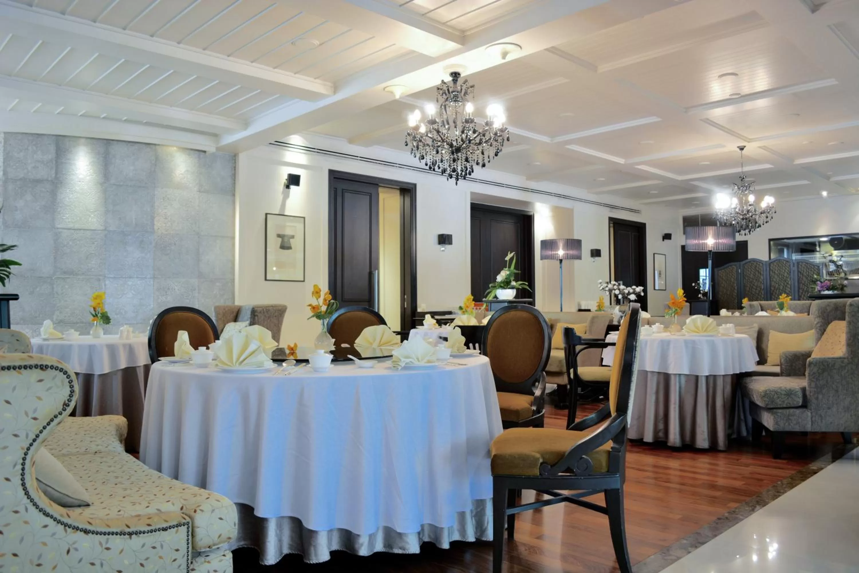 Restaurant/places to eat in Rama Gardens Hotel Bangkok