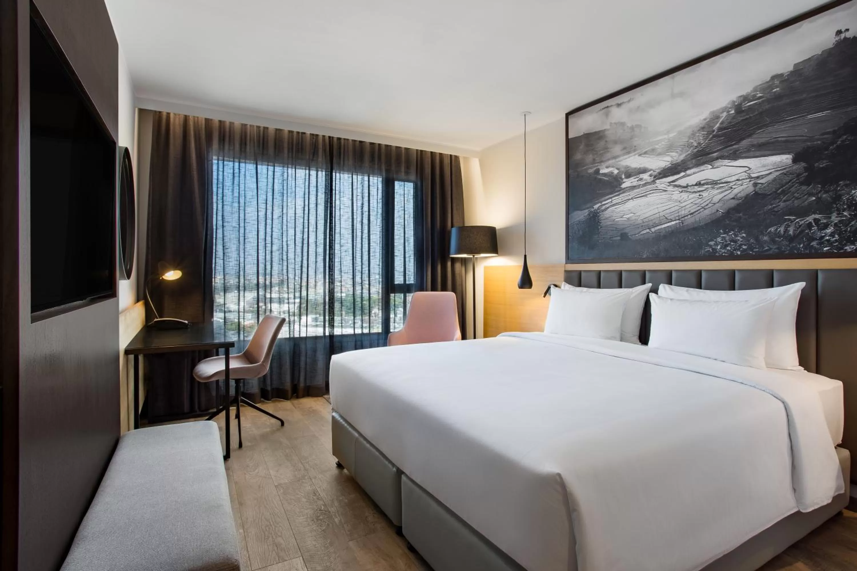 Bedroom, Bed in Radisson Blu Hotel Antananarivo Waterfront