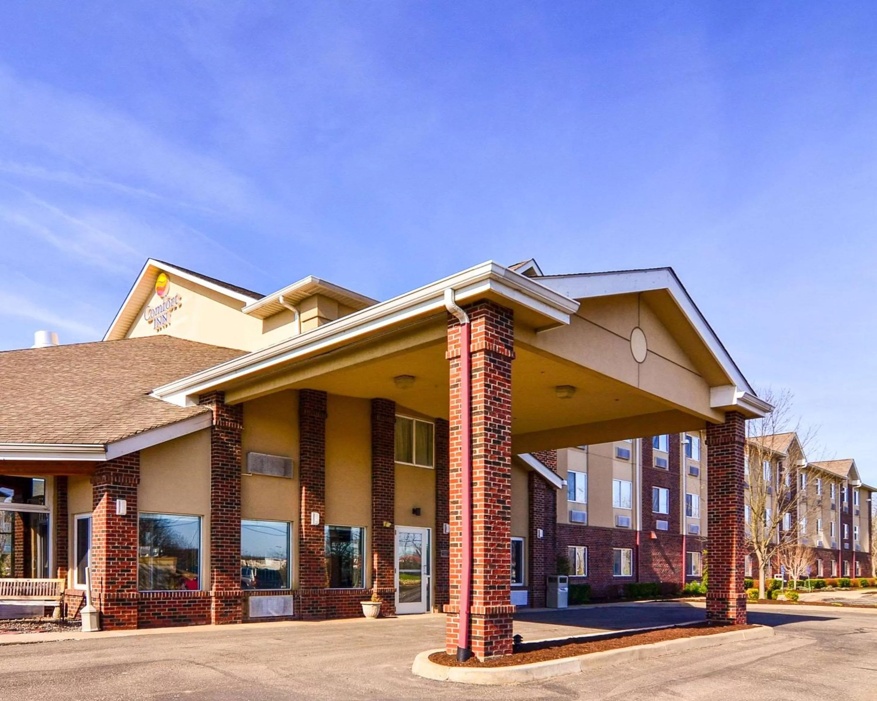 Property building in Comfort Inn